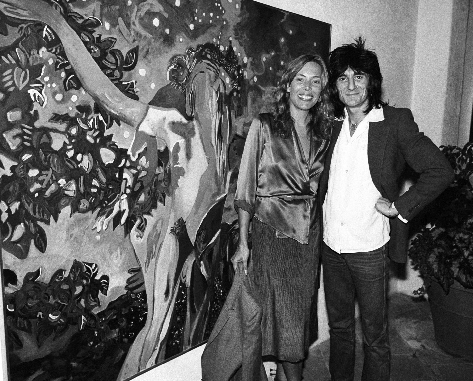 1977: Joni Mitchell and Ronnie Wood at an art gallery for one of Mitchell's exhibitions in Los Angeles, California. Photo / Getty