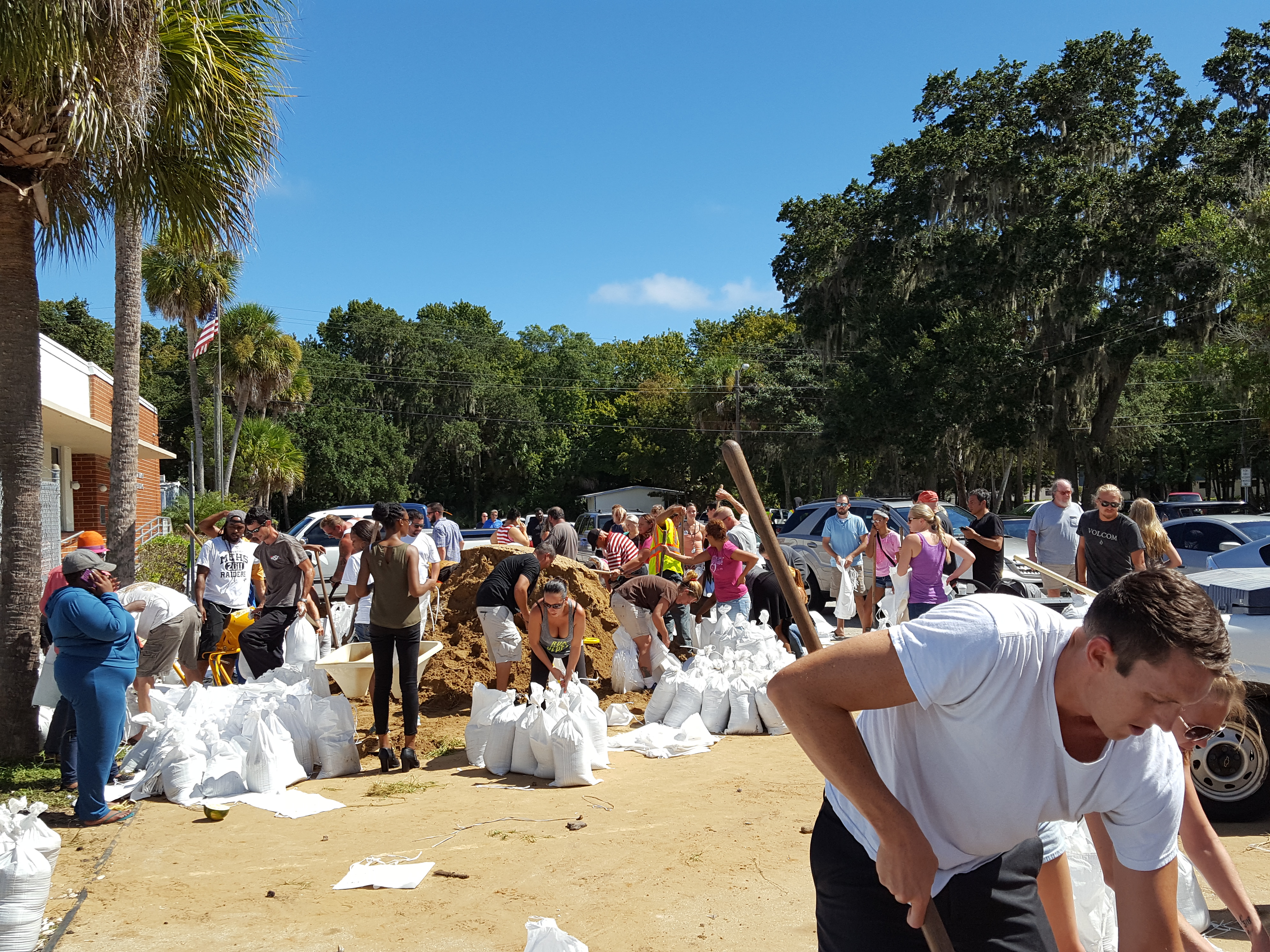 Florida residents fill sandbags in preparation for Hurricane Matthew. Photo / Chris Duggan
