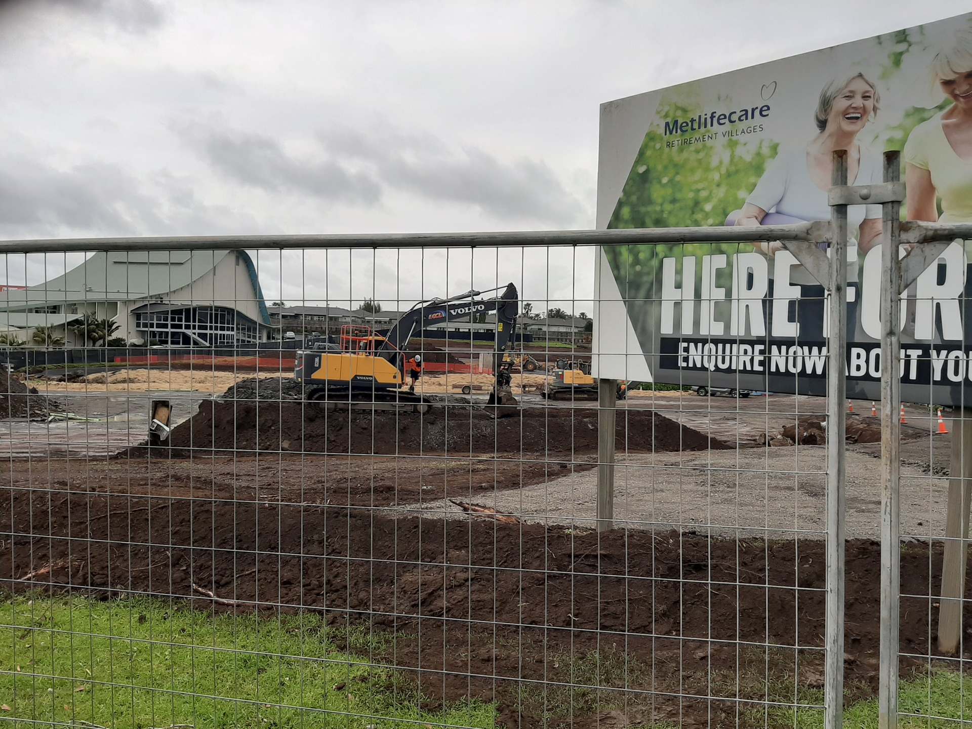 Earthworks have started at the sight of Metlifecare's 64-bed care home and 34 independent living villas as part of an expansion to its Oakridge Villas Retirement Village. Photo / Jenny Ling