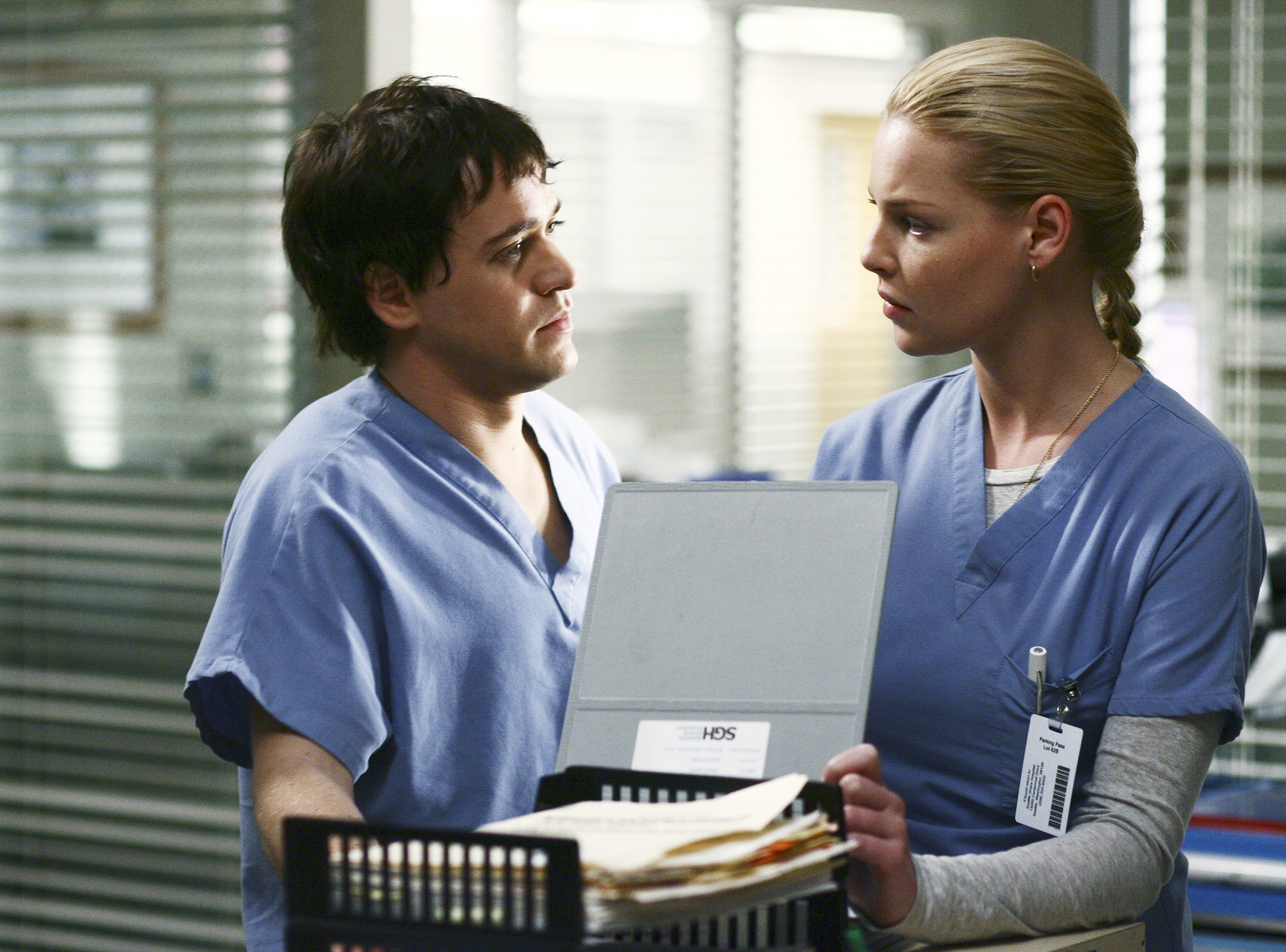 T.R Knight (George O'Malley) and Katherine Heigl (Izzie Stevens) on the set of Grey's Anatomy. Photo / Getty Images