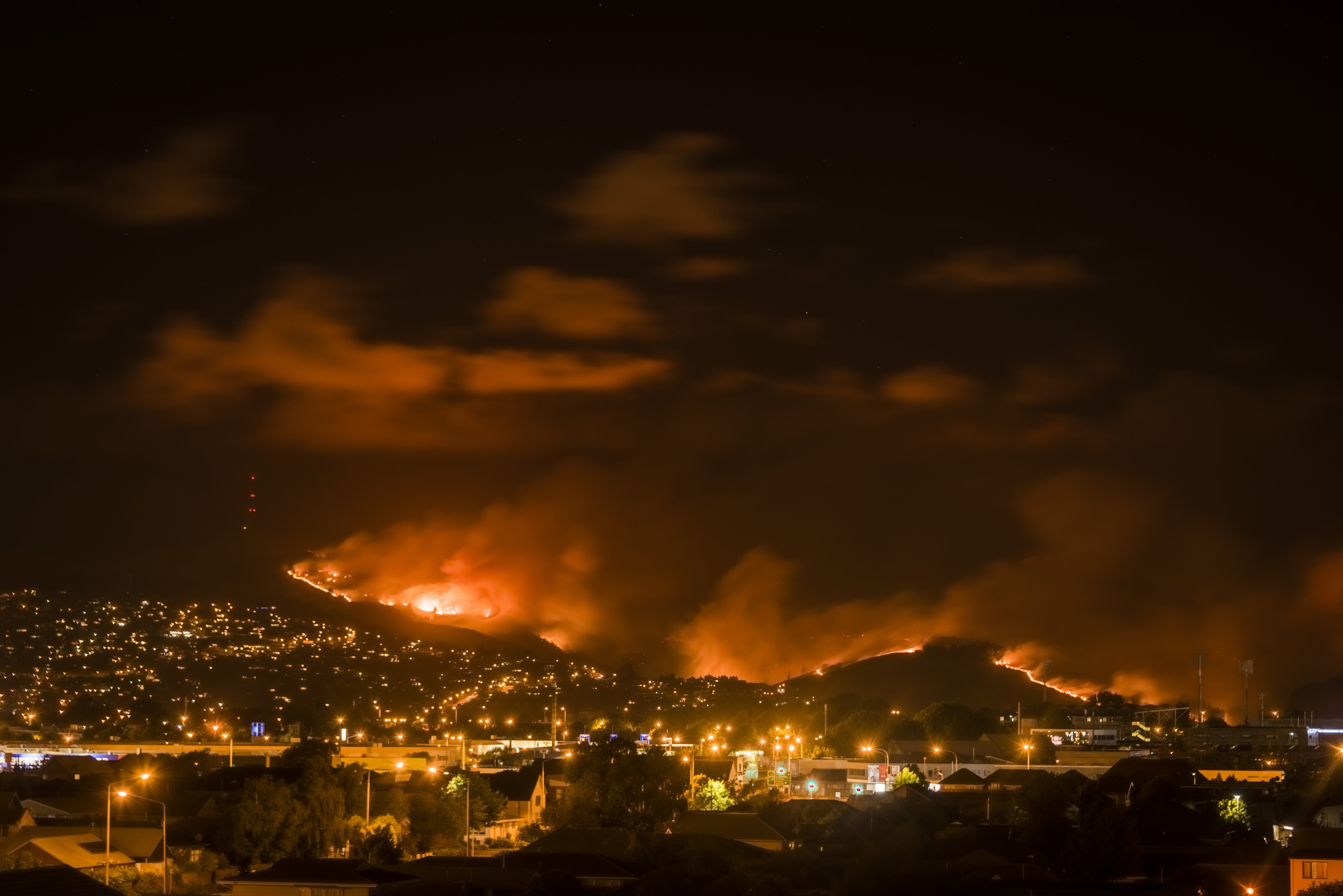The Port Hills Fire on 15th February 2017. Photo / Mark Hannah Photography.