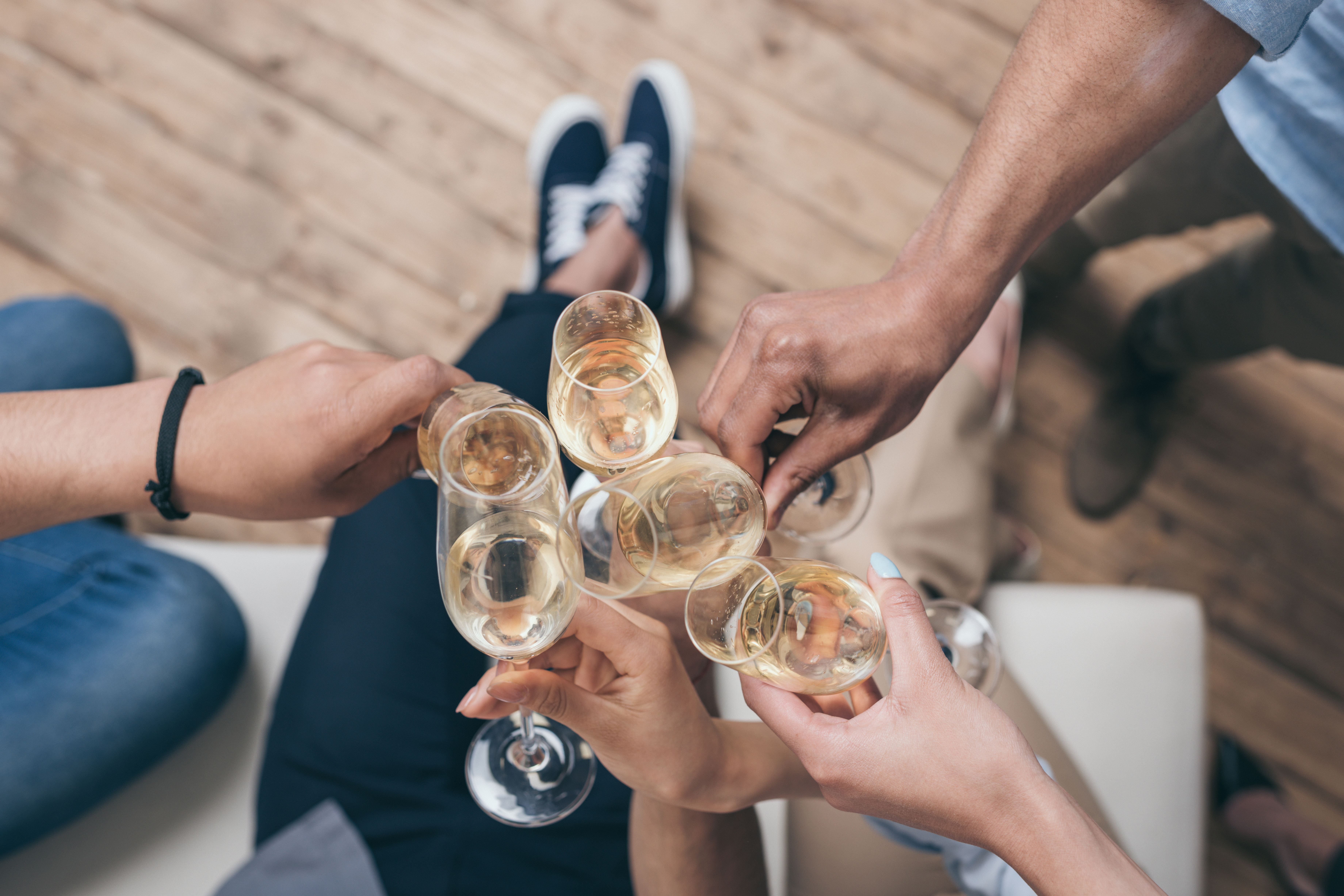 Will global supply issues and rising prices mean there will be no champagne on Kiwi shopping lists this summer? Photo / 123rf