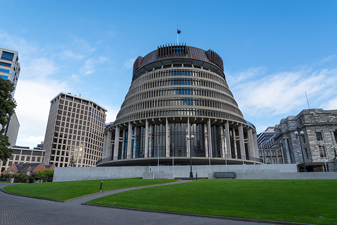 The Government and the Opposition each has a representative on the Representation Commission.