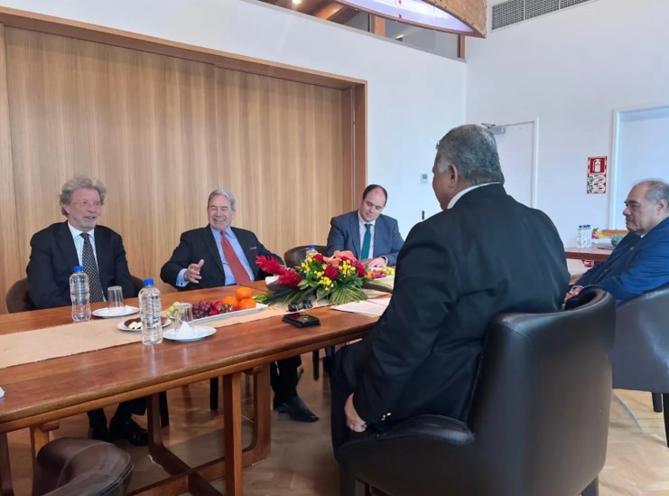 The Samoa Observer newspaper reported that this photograph was doctored – the Samoan PM's wheelchair was edited out and a leather chair Photoshopped in. Remnants of the wheelchair's wheels are still visible.