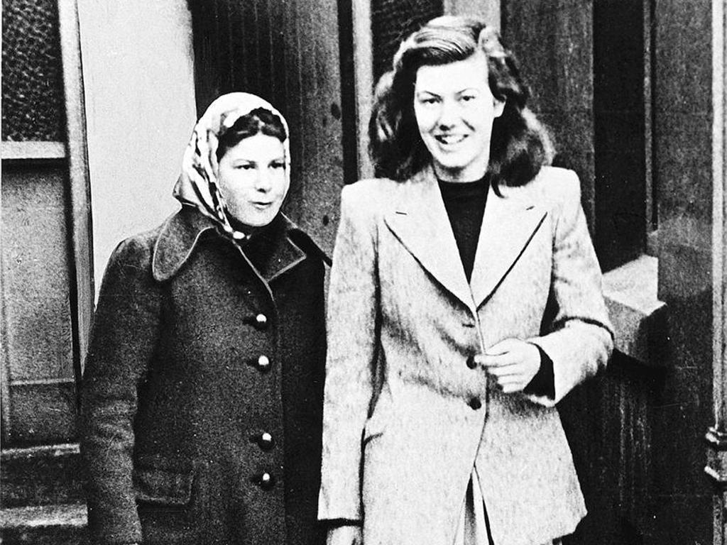 Pauline Parker (left) and Juliet Hulme on the way to a preliminary court hearing in 1954. Photo / Christchurch Star 