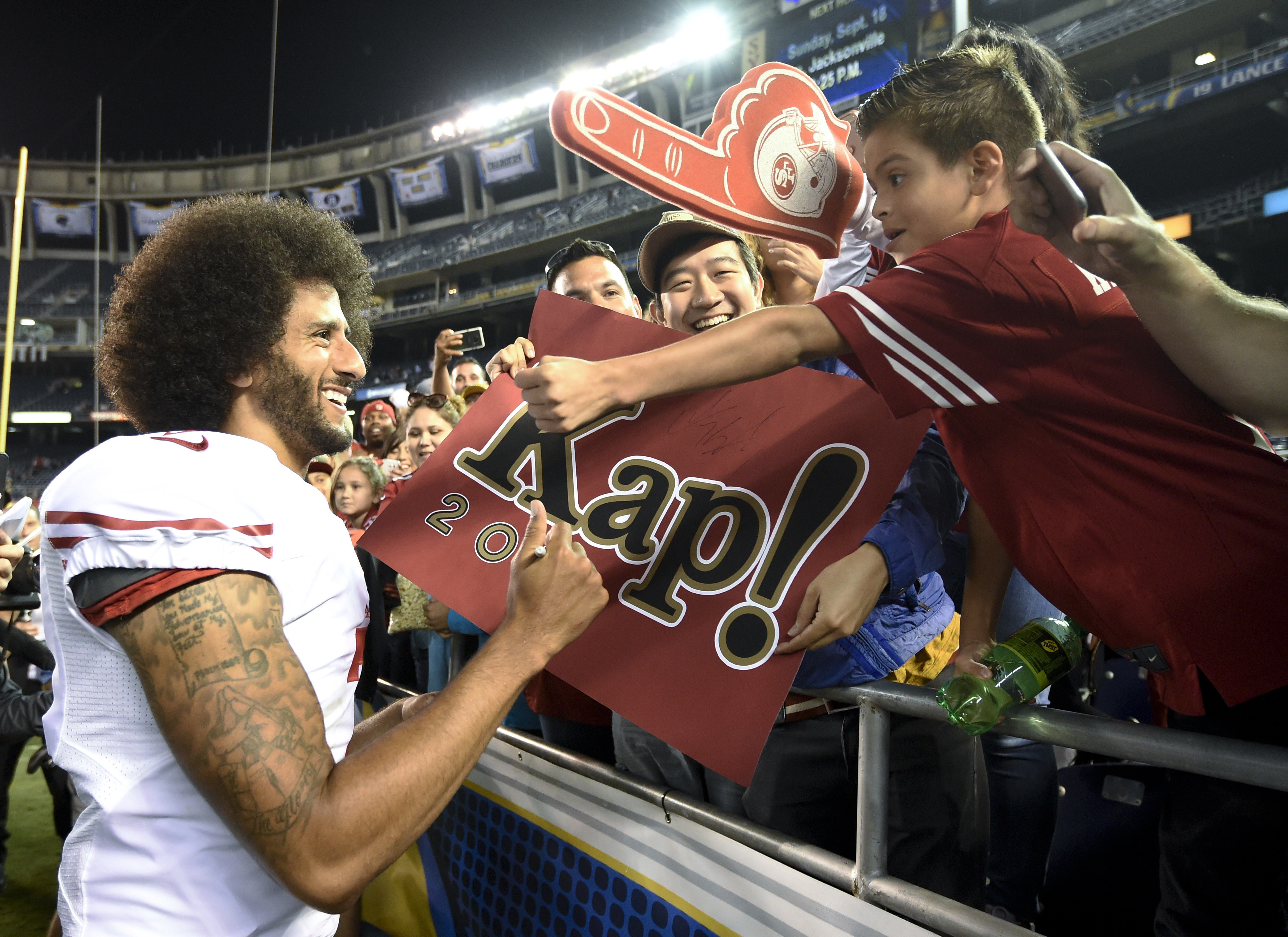 Colin Kaepernick's 49ers jersey sales spike after national anthem