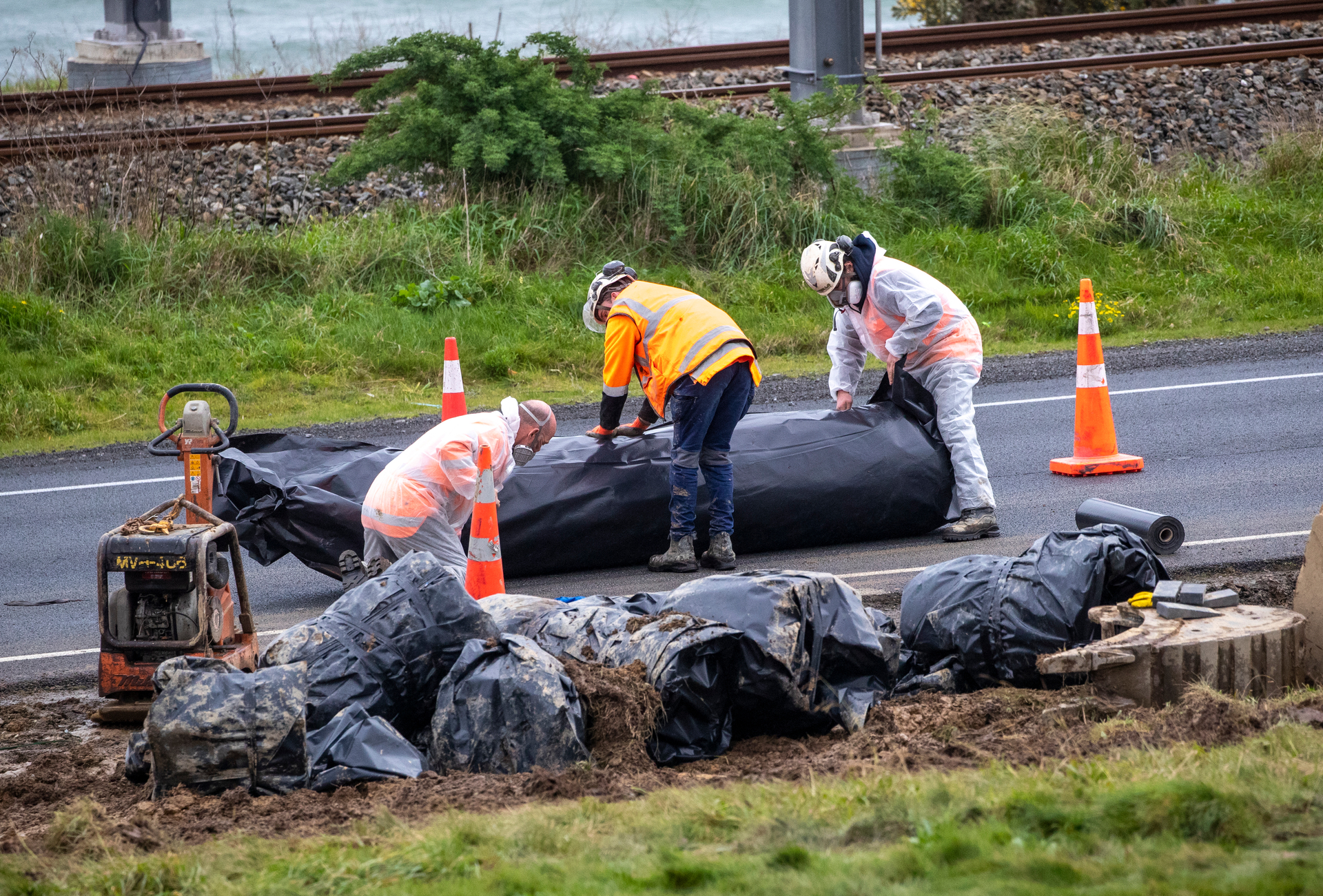 A Wellington Water crew working to repair the broken pipe. Photo / Mark Mitchell