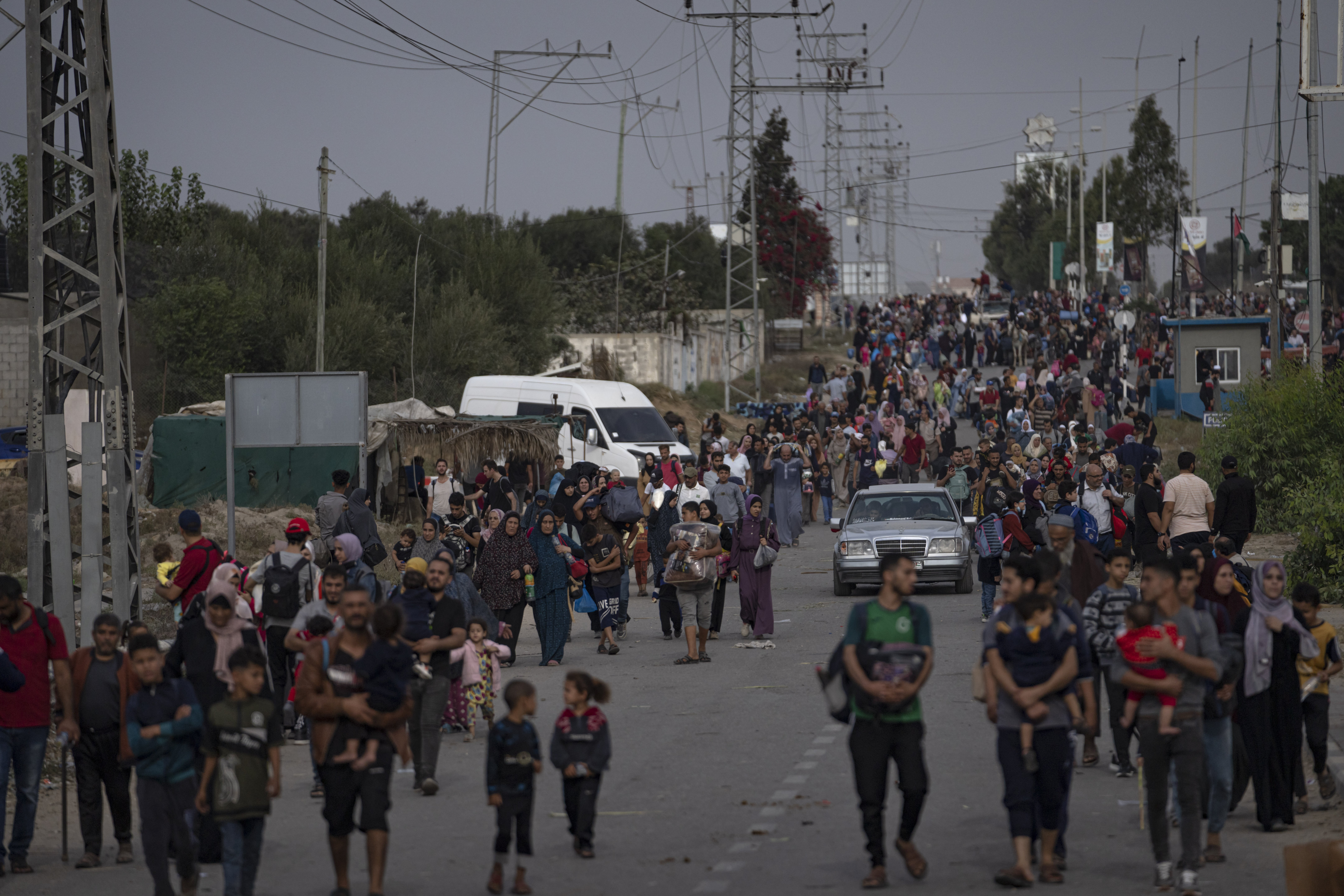 Palestinians flee to the southern Gaza Strip on Salah al-Din Street - the main north-south artery - in Bureij, Saturday, November 11. Photo / AP   