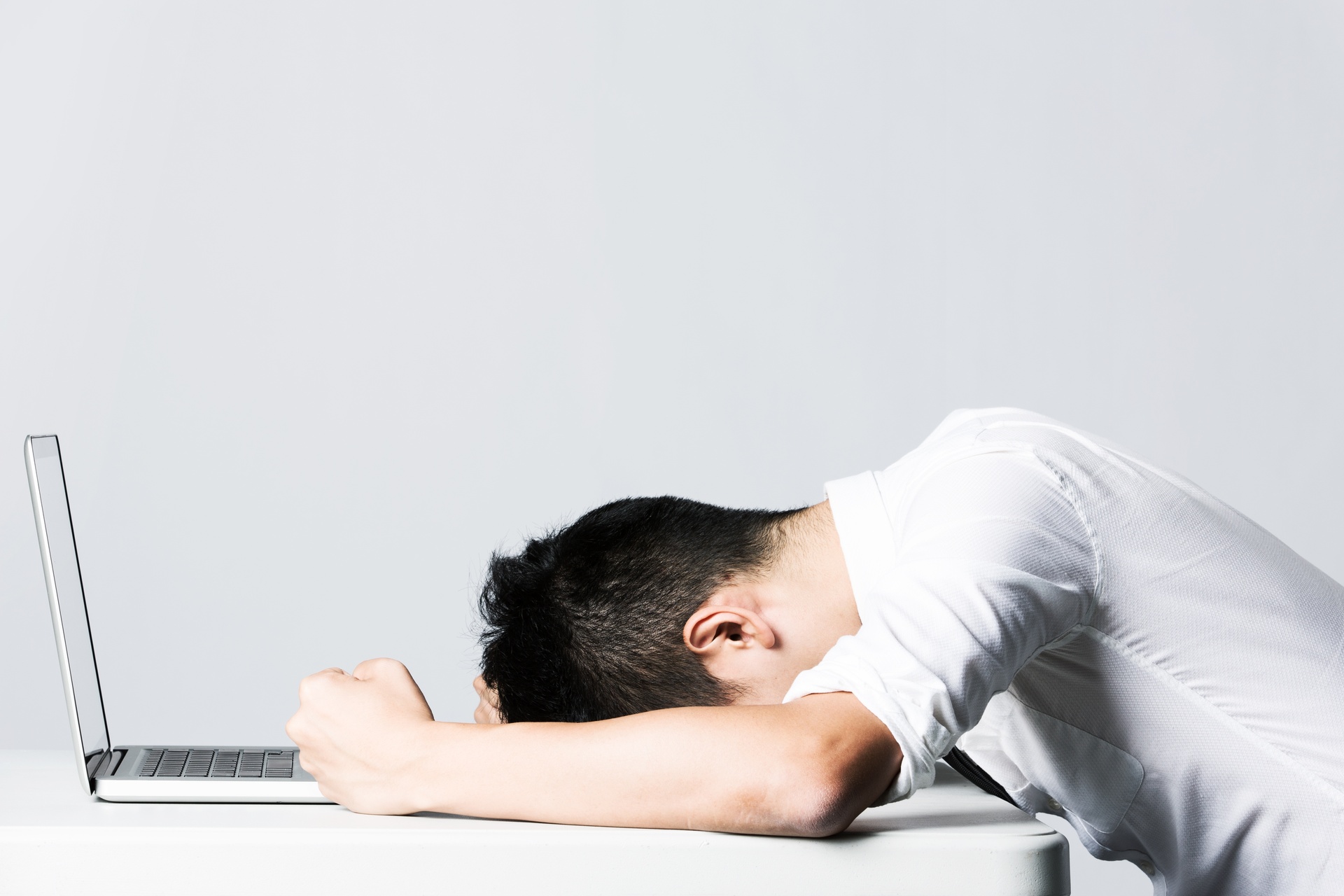 Burnout, as recognised by the World Health Organisation, involves exhaustion, cynicism and reduced efficacy. Photo / 123rf