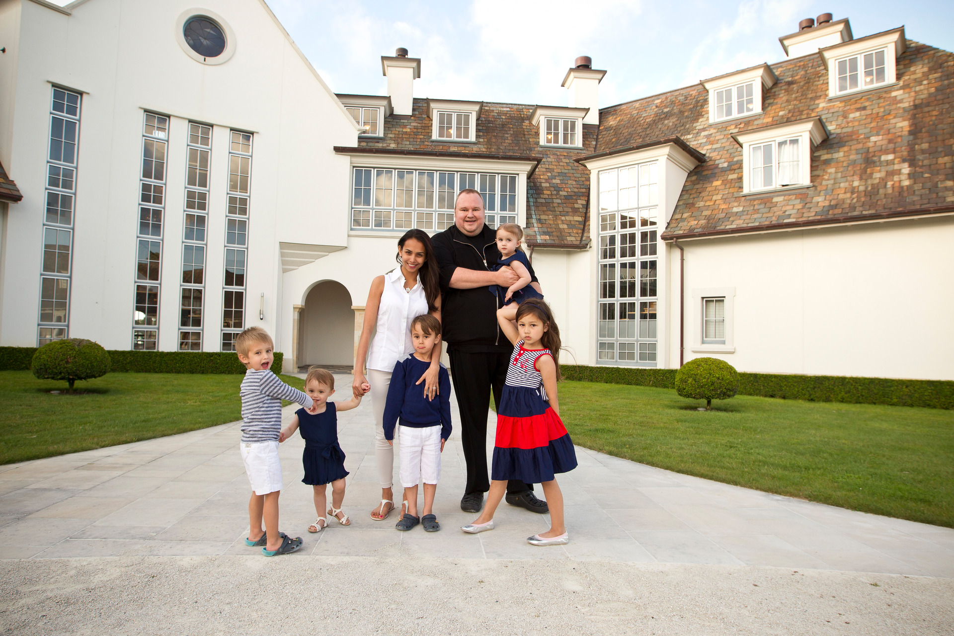 Kim Dotcom and Mona Dotcom with children Kobi, Kylee, Kimmo, Keera and Kaylo in 2013. Photo / Michael Craig