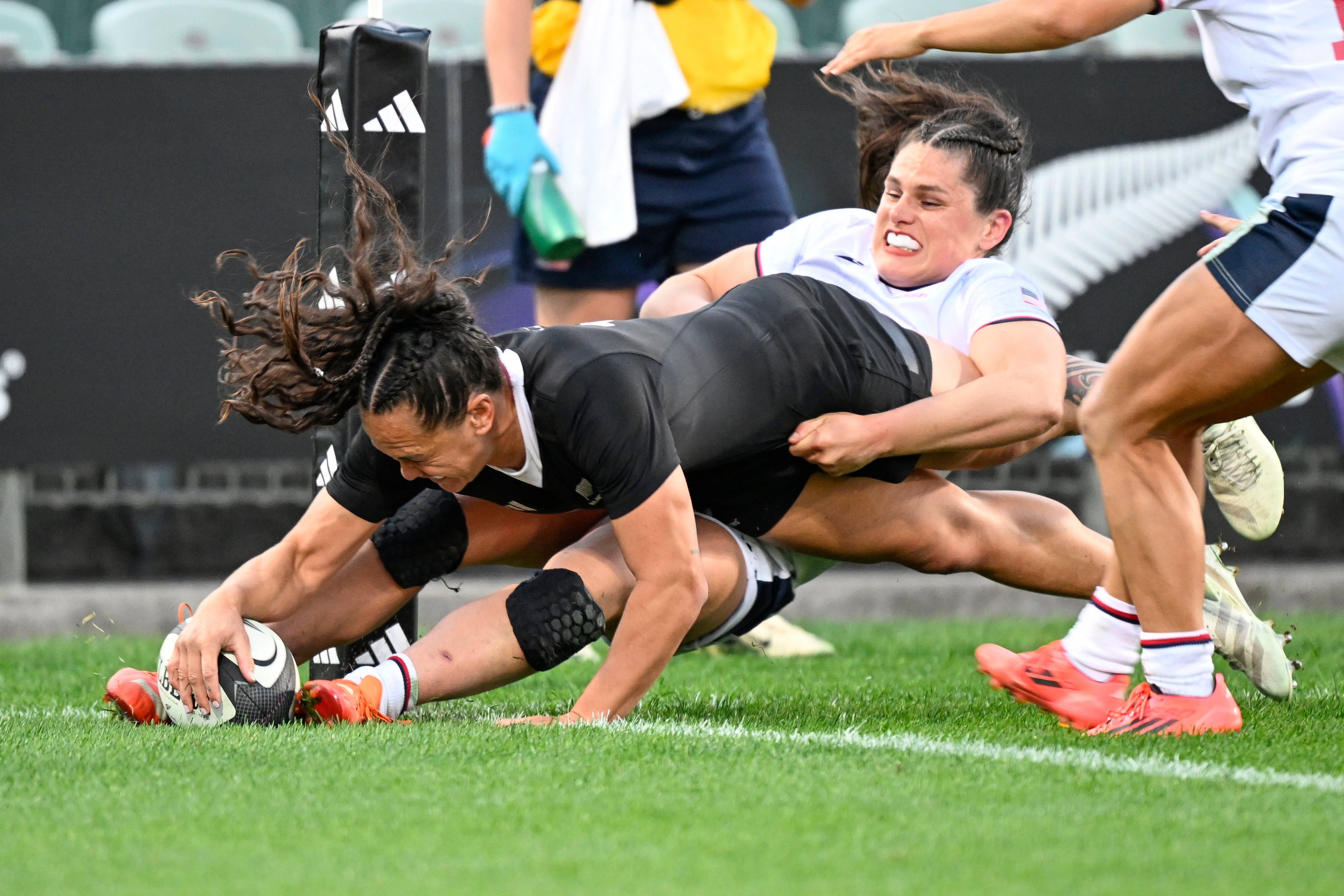 Black Ferns winger Portia Woodman-Wickliffe scores against the USA. 