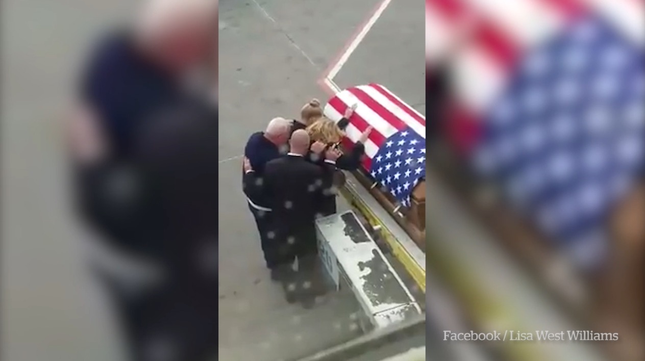 Heartbreaking moment widow meets her army hero husband's coffin on the  airport tarmac - and reduces an entire plane of passengers to tears