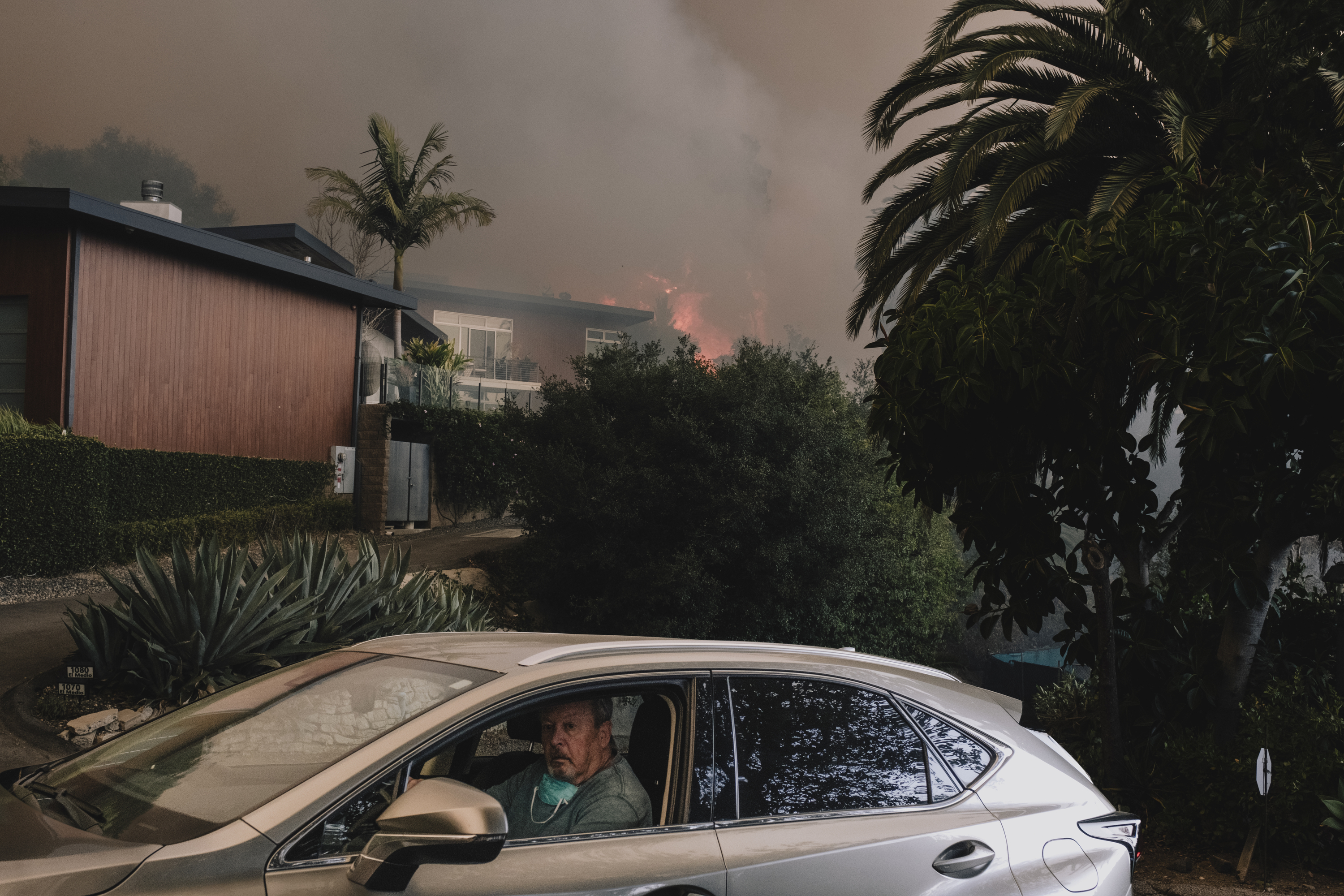 People evacuate from the Pacific Palisades fire in Los Angeles on January 7, 2025. Photo / Philip Cheung, The New York Times