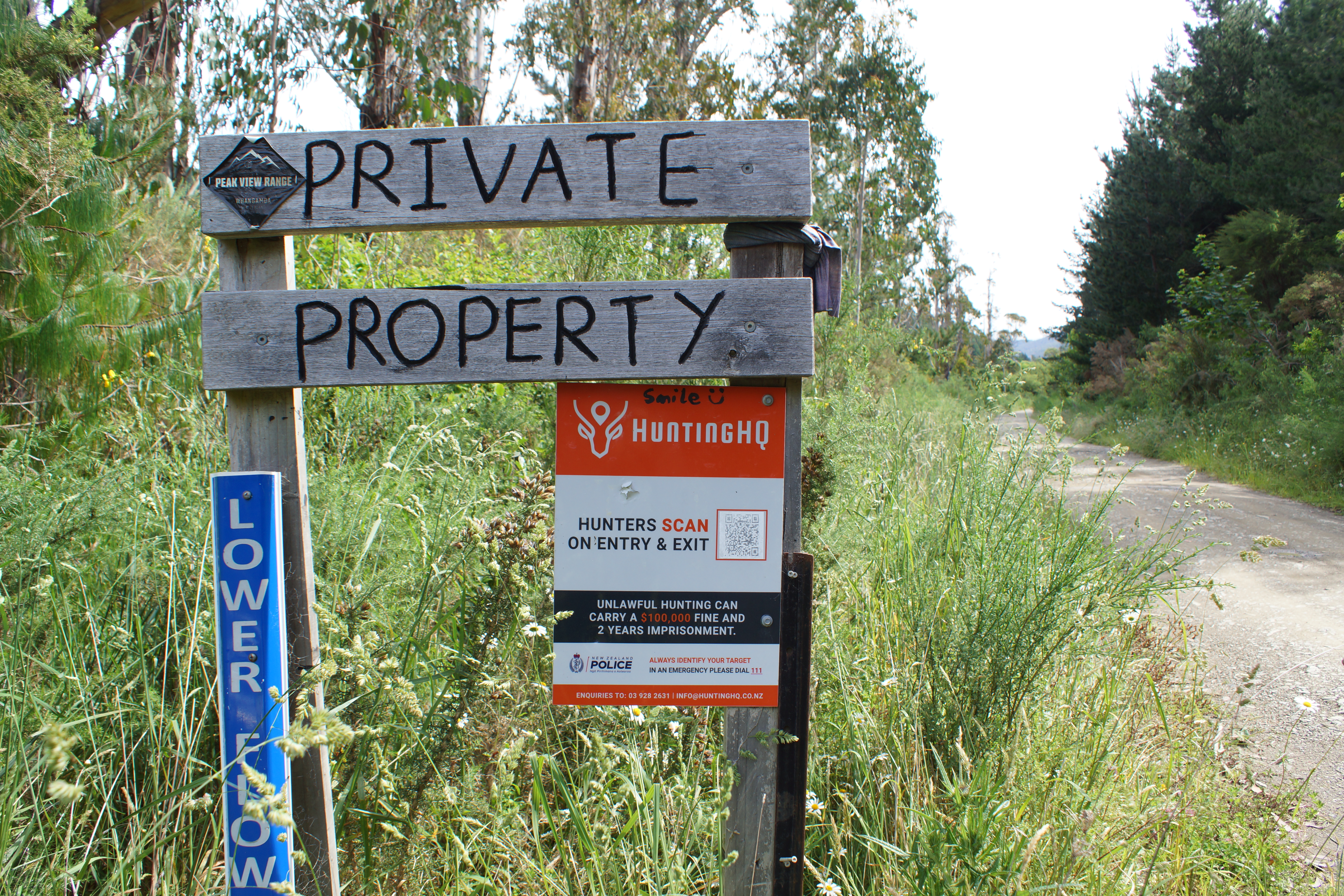 The sign at the left fork of the shared private road that leads to a handful of properties including Kendall Smart's home and Peak View Retreat. Photo / Tracy Neal