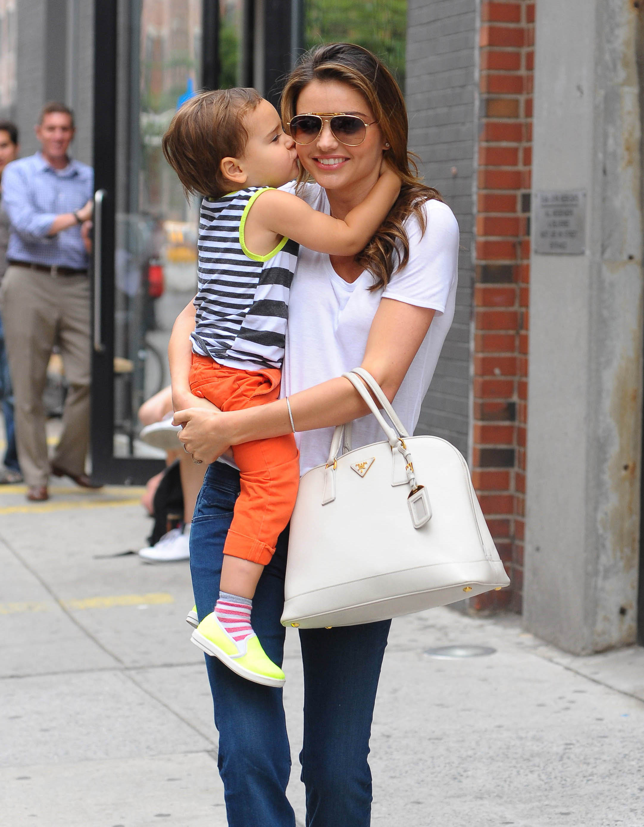 miranda kerr keeps it stylish as she leaves the iconic event in sydney,  australia-070422_4