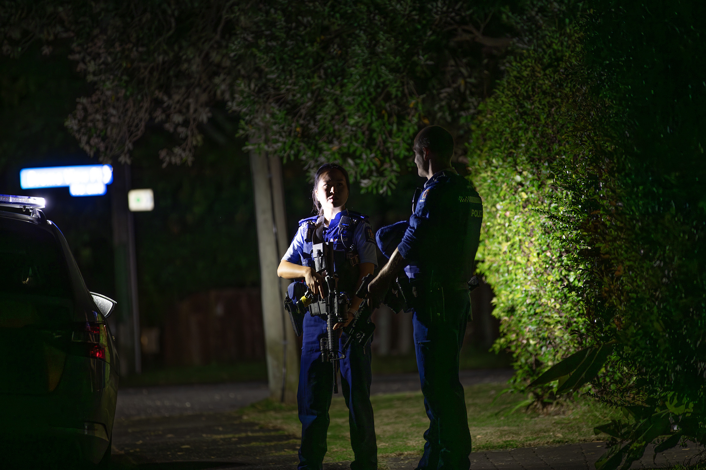Armed police at the scene of the alleged kidnapping in Beach Haven's Sunnyhaven Ave. Photo / Hayden Woodward
