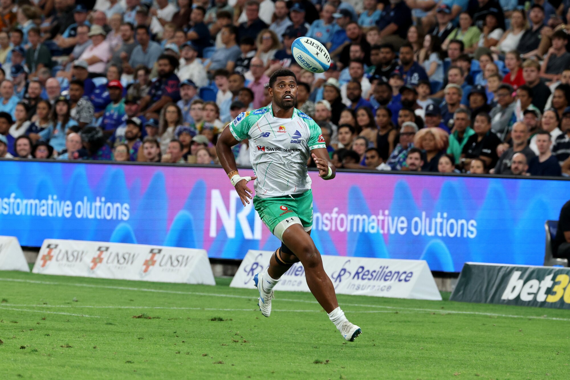 Fijian Drua fullback Ilaisa Droasese attempted a perplexing move in Christchurch. Photo / Photosport