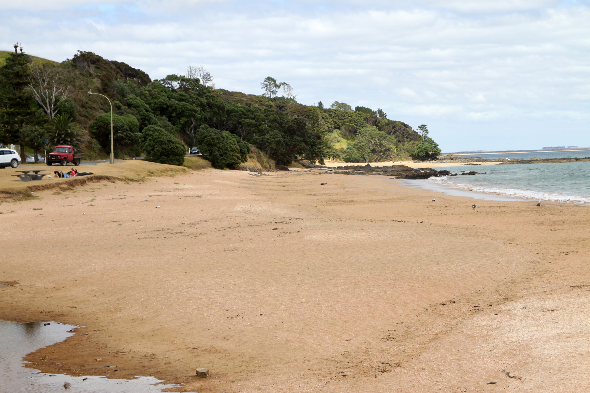 The western end of Cable Bay looks innocuous but its hidden dangers claimed the life of Wairongoa Renata in 2018. Photo / Peter Jackson 