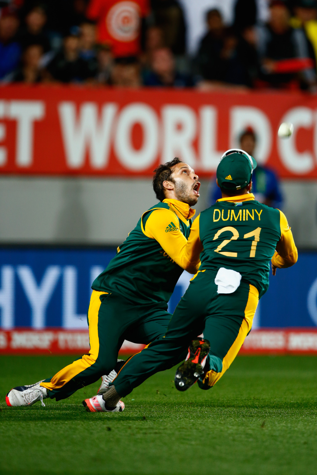 Farhaan Behardien and JP Duminy combined for a costly dropped chance off the bat of Grant Elliott. Photo / Getty