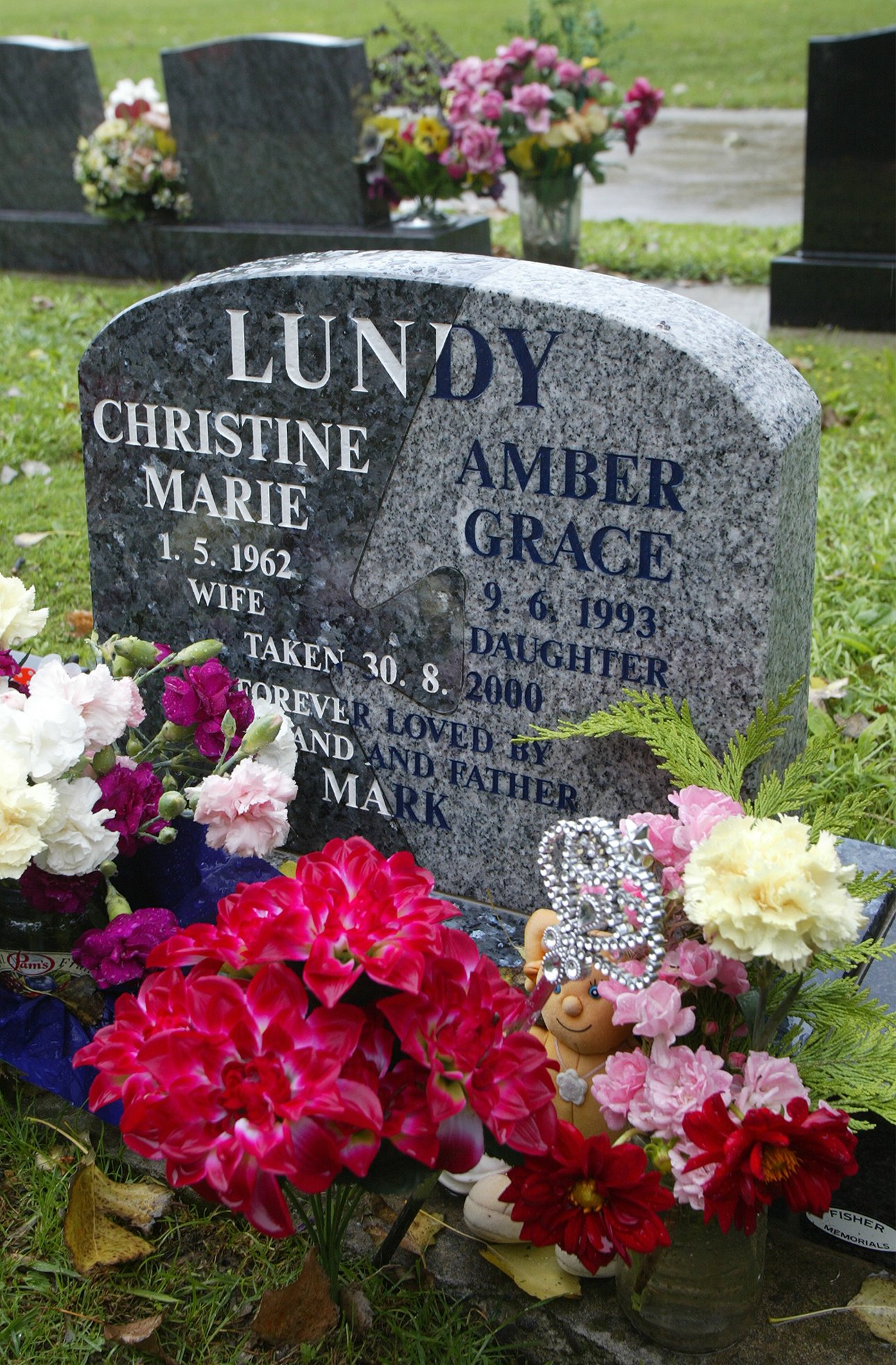 The grave of Christine and Amber Lundy . Photo / Mark Mitchell