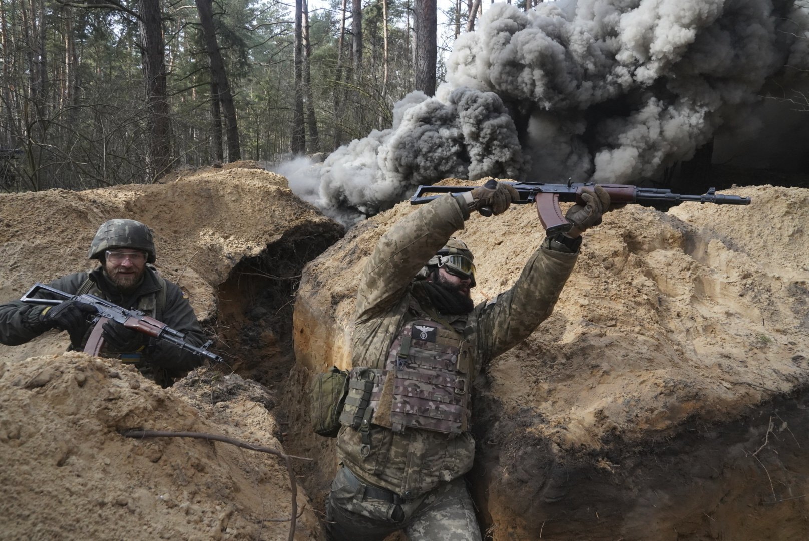 Ukrainian National Guard soldiers simulate an assault during tactical training at a shooting range in Ukraine’s Kharkiv region. Photo / AP
