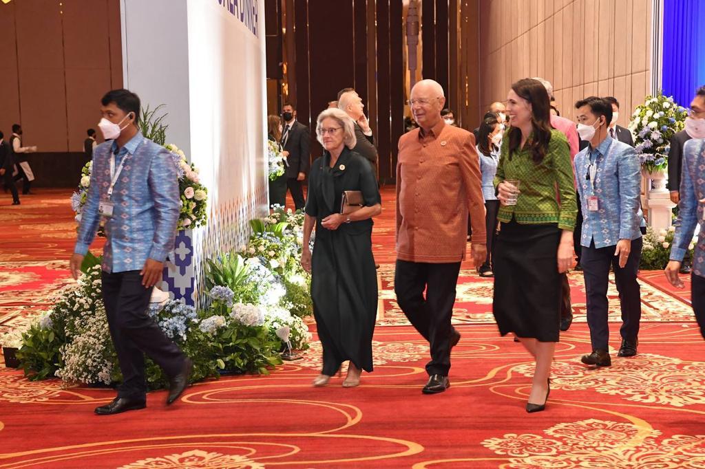 Prime Minister Jacinda Ardern enters the  East Asia Summit gala dinner with World Economic Forum President Klaus Schwab. Photo / Supplied
