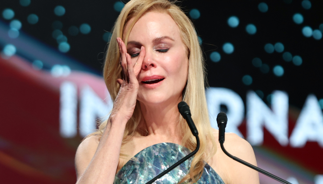 Nicole Kidman accepts the International Star Award from Jamie Lee Curtis on stage during the 36th Annual Palm Springs International Film Awards. Photo / Getty Images