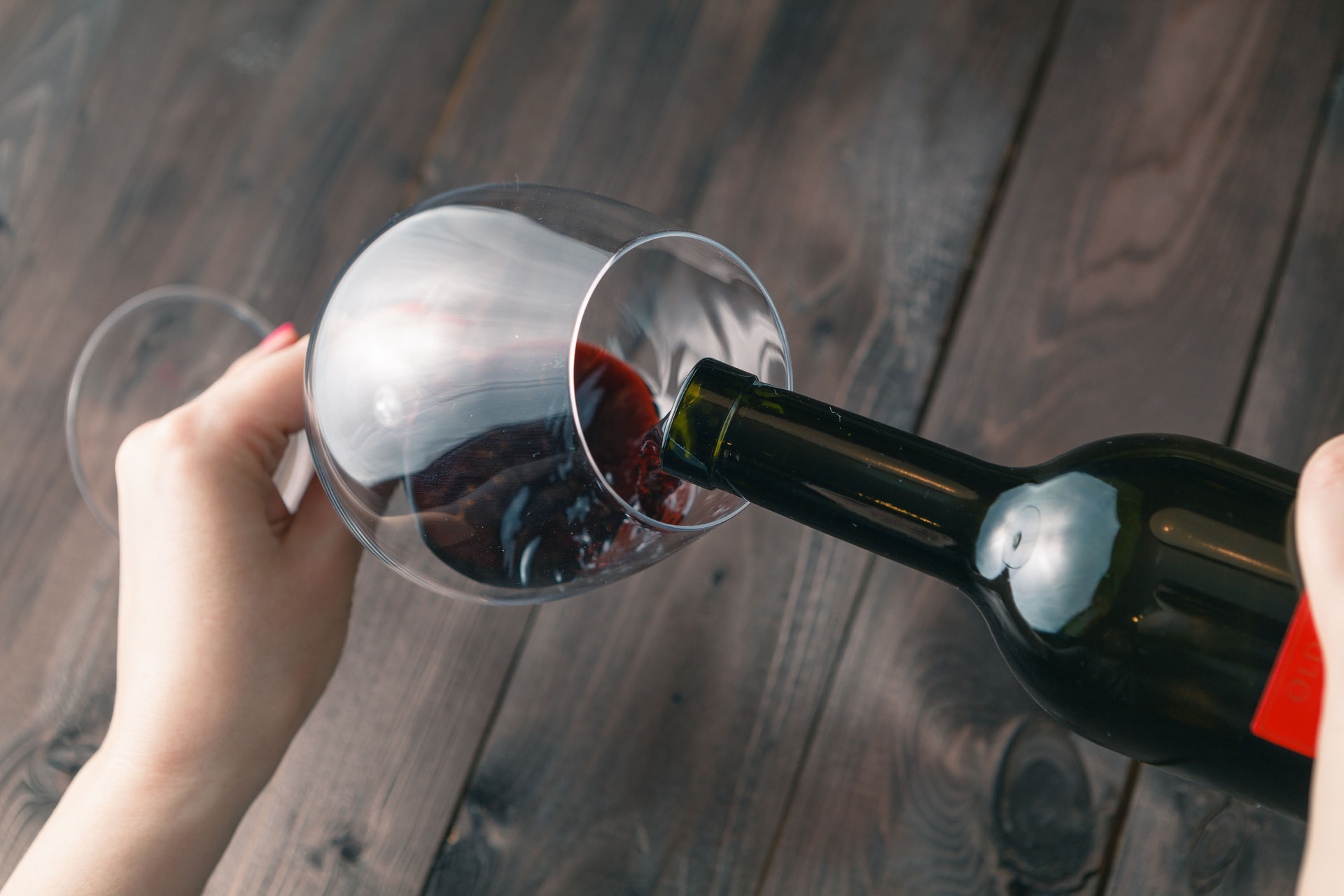 You might see a flat glucose curve or a decrease when you drink alcohol - but it's not a good flat curve or good decrease. Photo / 123RF