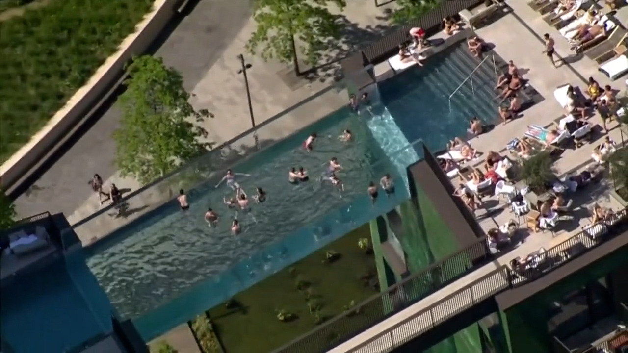 Incredible Floating Glass Bottom Pool Unveiled In London Embassy Gardens Nz Herald