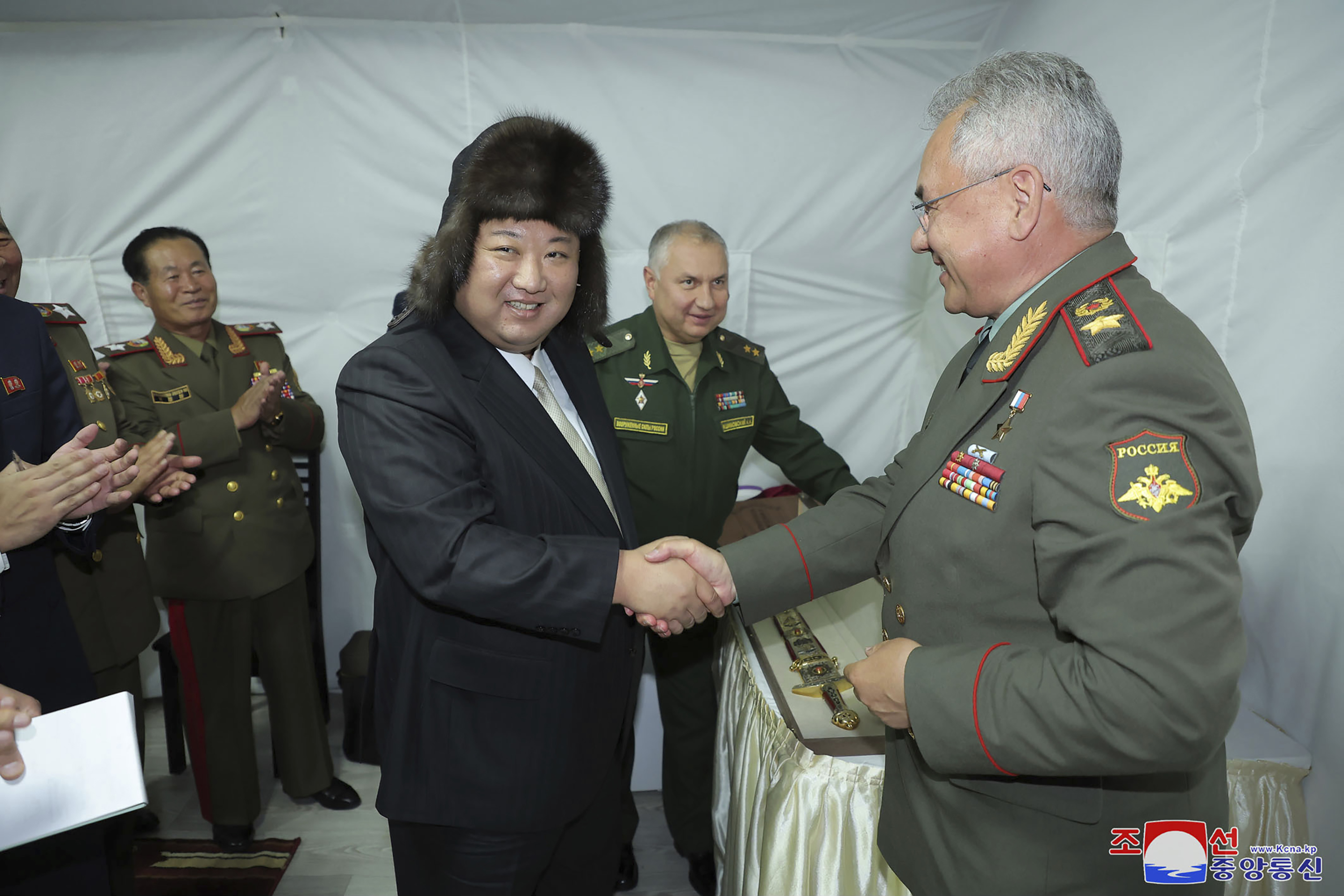North Korean leader Kim Jong Un receives a gift from Russian Defense Minister Sergei Shoigu during his visit to the Russian Pacific fleet in Vladivostok. Photo / AP