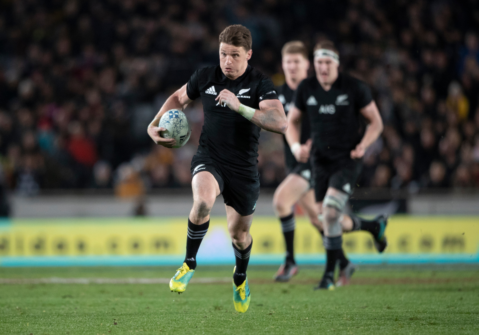 The brilliance of Dan Carter vs the genius of Beauden Barrett