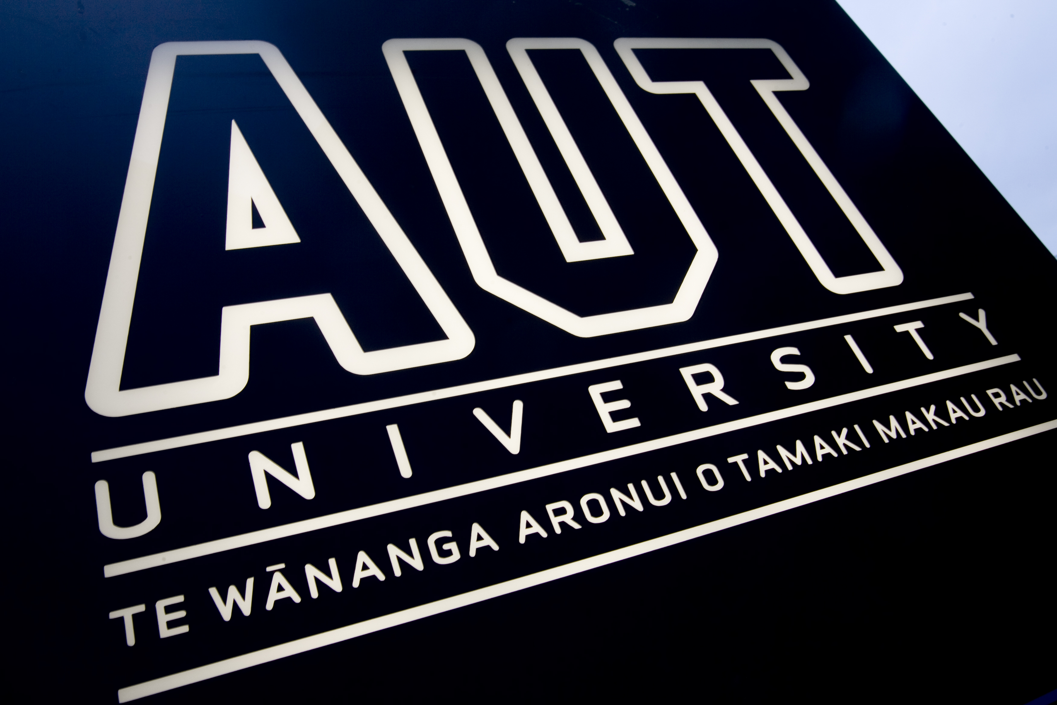Aut University Logo 385x454