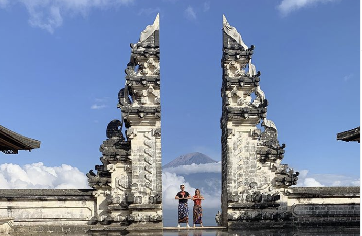 visitors have discovered that a bali tourist attraction popular with instagram influencers is actually a fake photo op nz herald bali tourist attraction