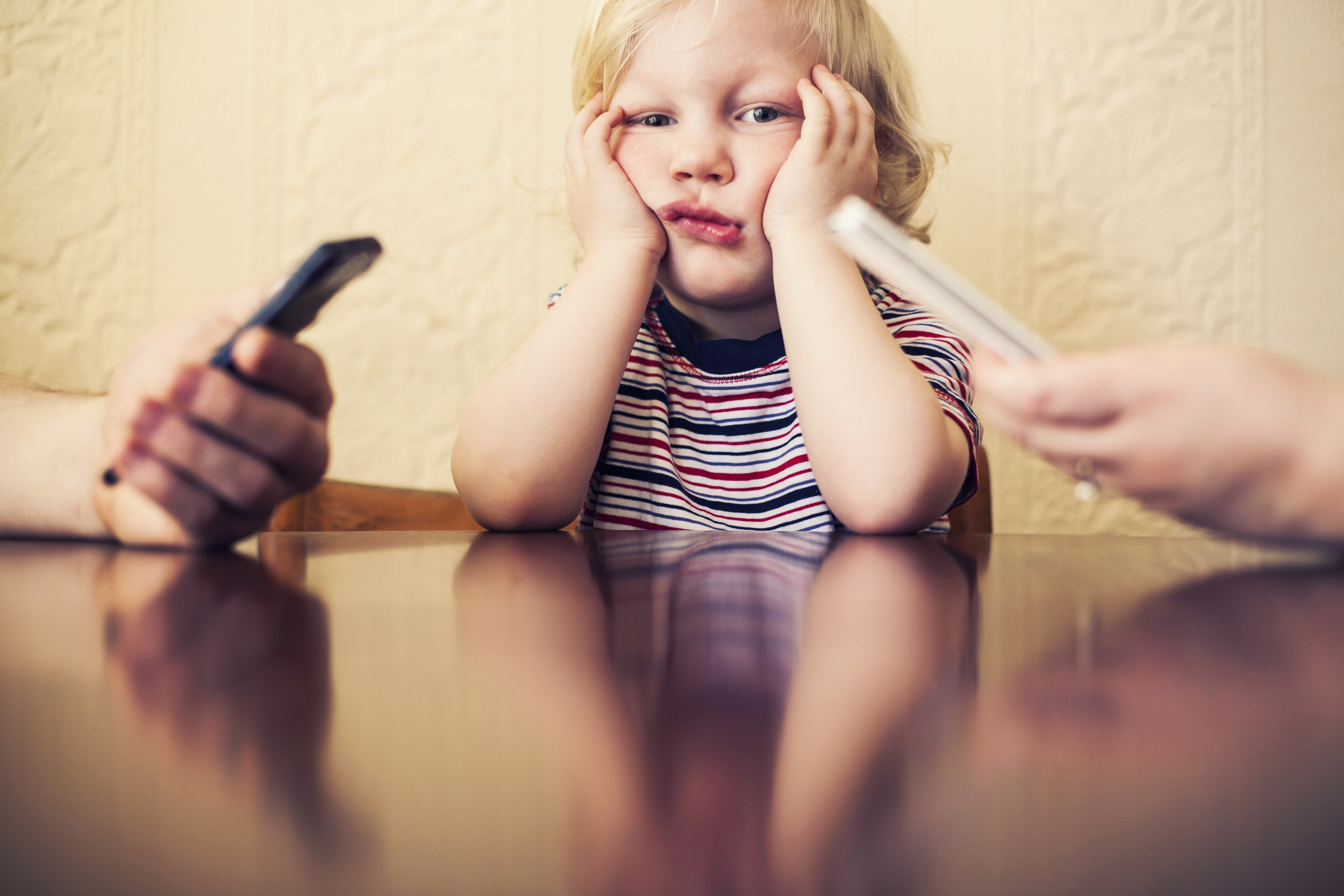 Studies show that we check our phones at least every 15 minutes; studies also show that increased screen time increases anxiety and depression, resulting in poor mental health outcomes. Photo / Getty Images