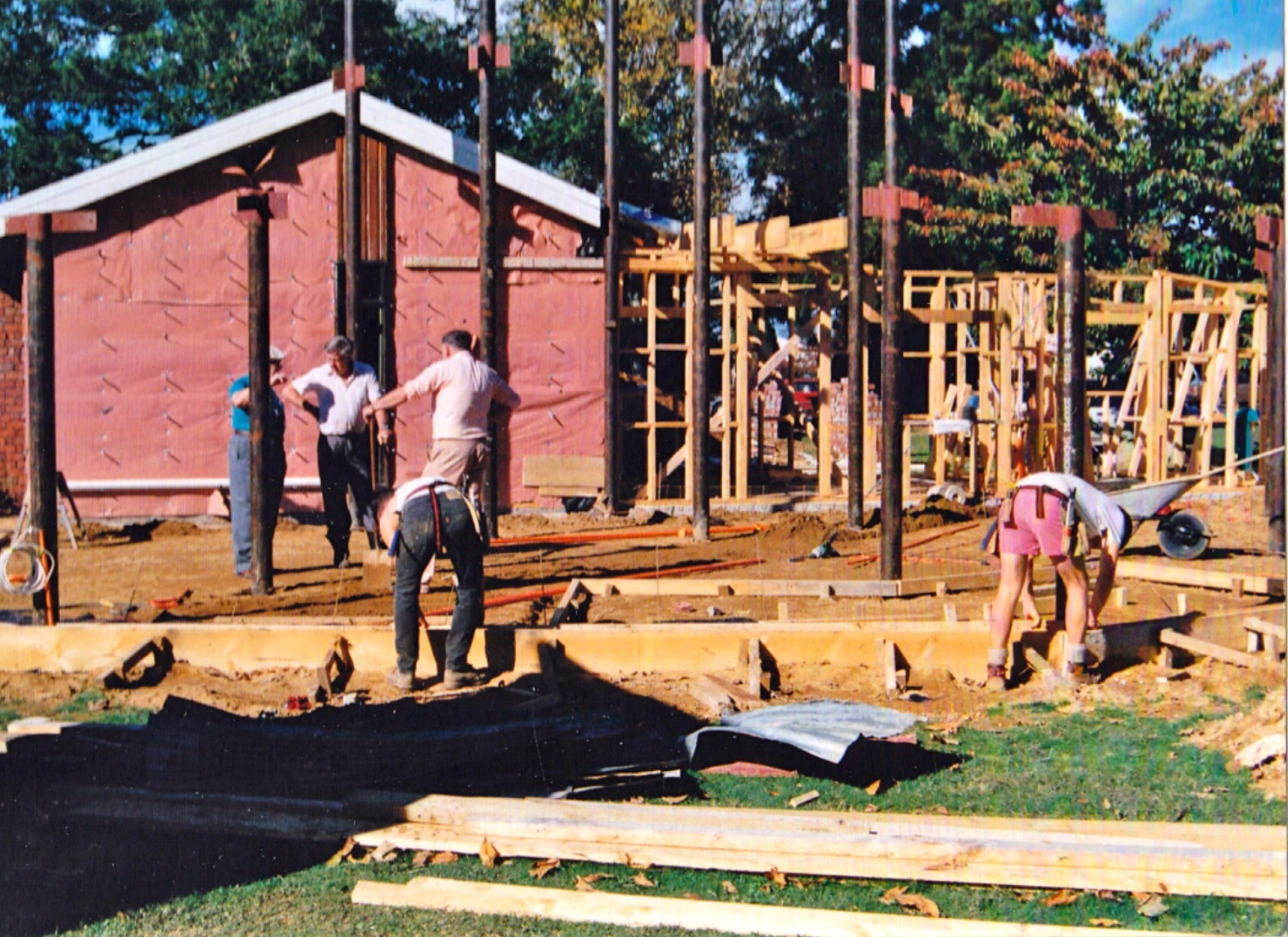 In 1990 and 1991, Te Awamutu Lions Club members fundraised for the Public Relations Office extension and worked alongside professional builders to complete the project.