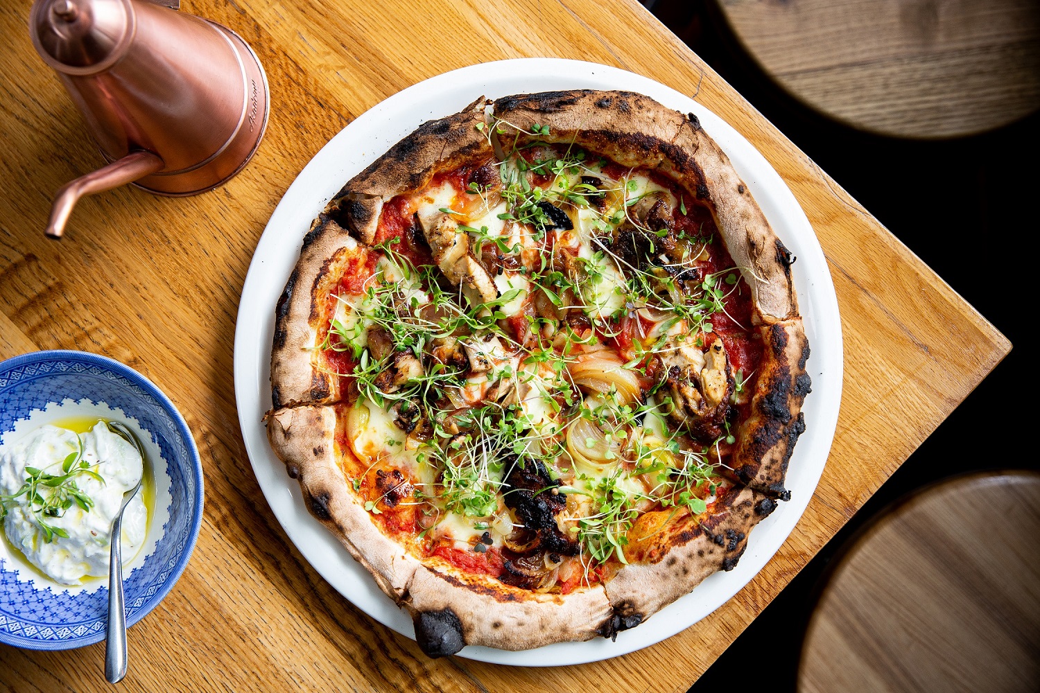 Elmos is a new bar and restaurThe chicken tikka pizza at Elmos. Photo / Babiche Martensant on Ponsonby Rd. Photo / Babiche Martens