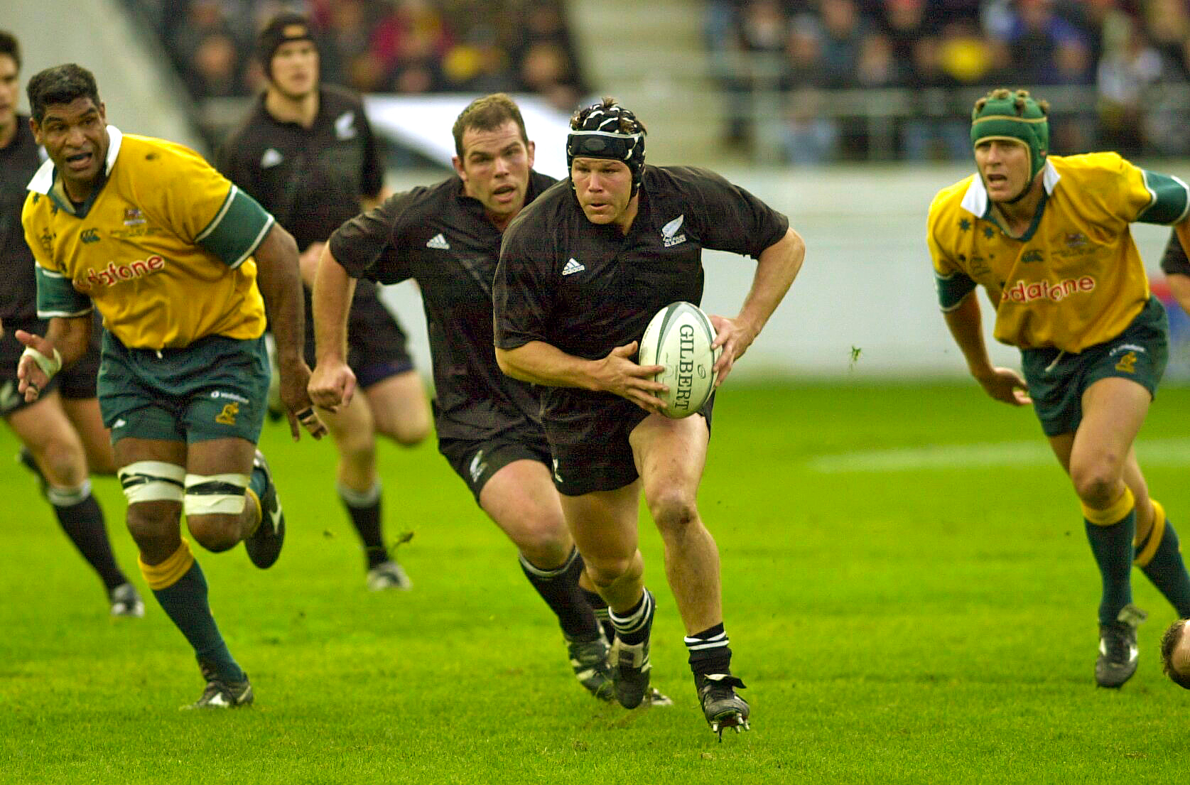 Josh Kronfeld on the break against the Wallabies.