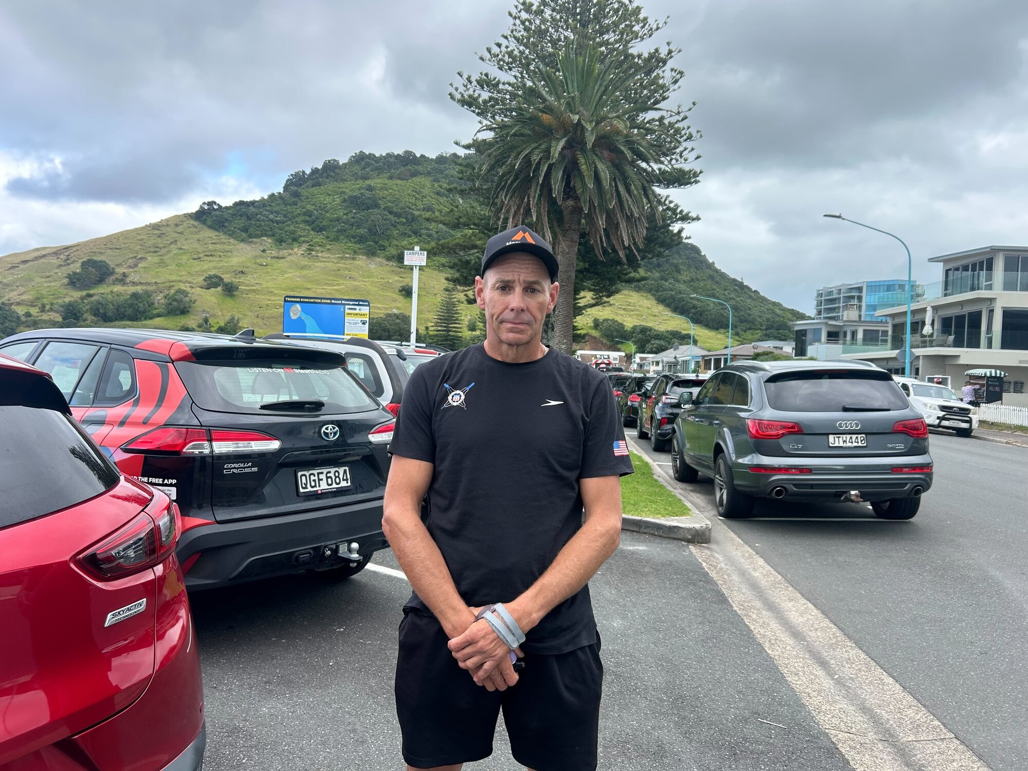  Mount Maunganui local Alister McHardy says he tried to raise the alarm about smaller land slips on the mountain several hours before Thursday's deadly one, but was told by 111 to ring the council. Photo / Alanah Eriksen