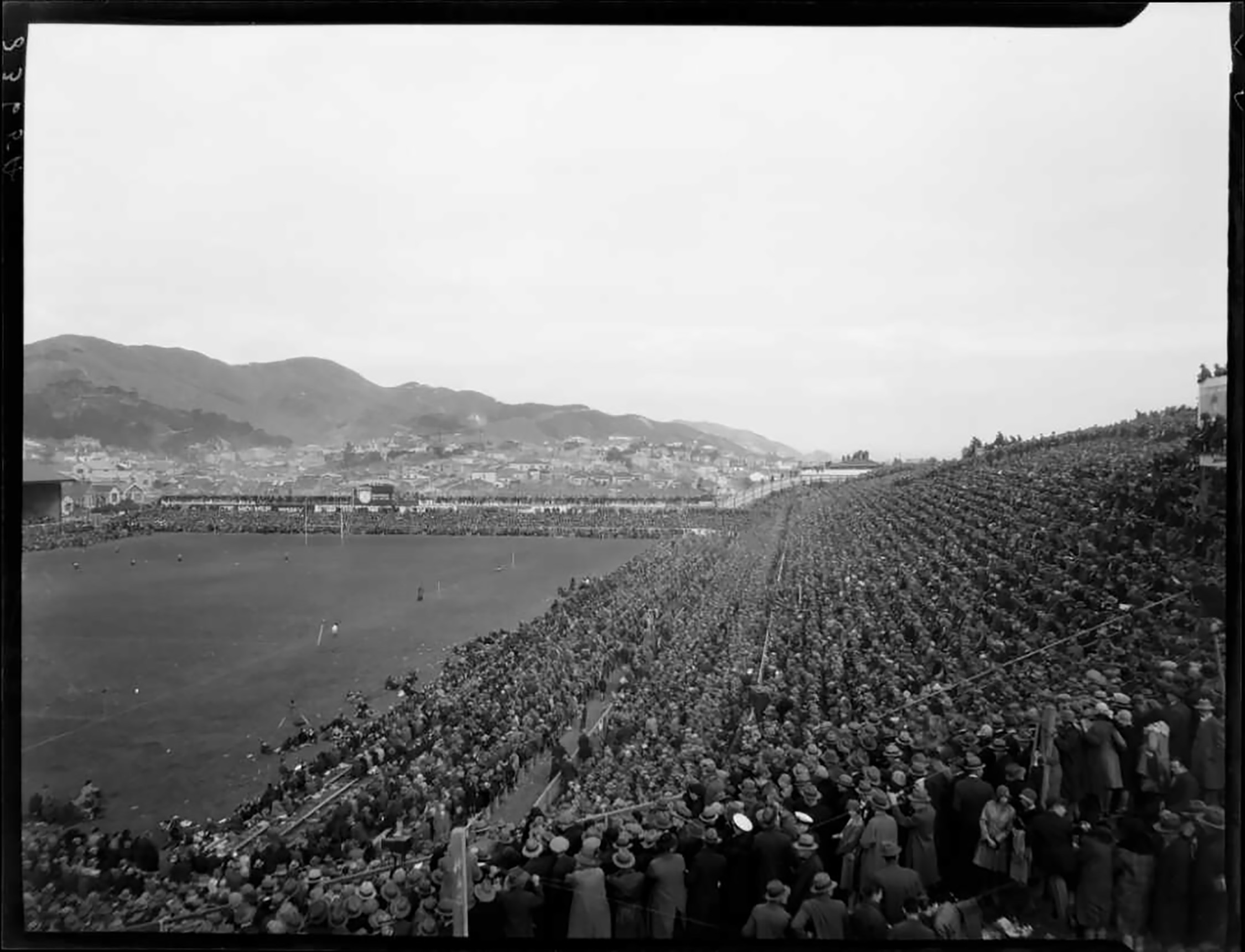 Crowd during British Lions vs New Zealand, 4th test, 1930. Photo / ALEXANDER TURNBULL LIBRARY