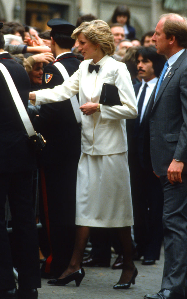 Diana in a Jasper Conran cream tuxedo skirt suit, shirt and bow-tie in Florence in 1985. Photo / Anwar Hussein