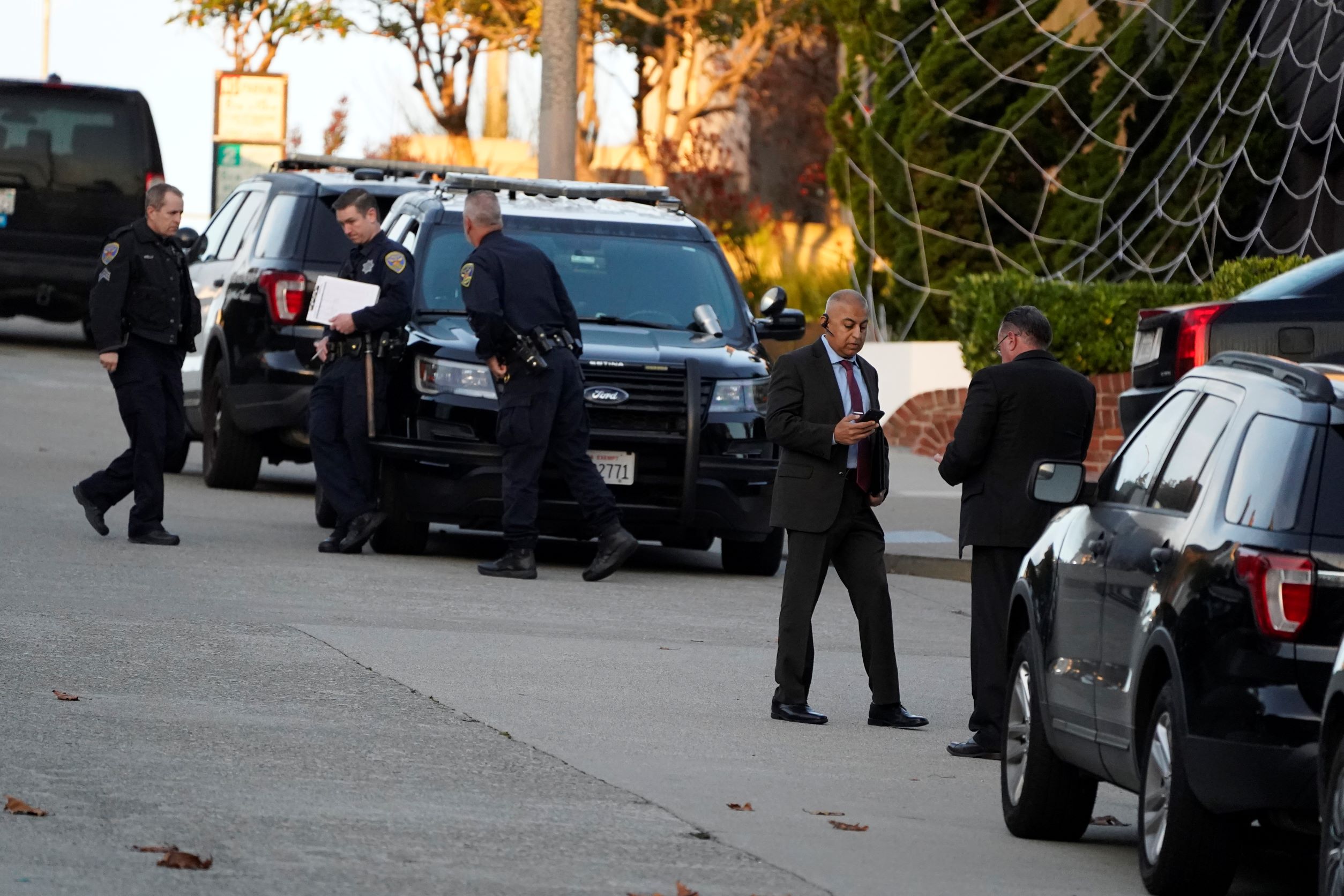 Police investigators work outside the home of Paul Pelosi, the husband of House Speaker Nancy Pelosi, in San Francisco after he was attacked  by an assailant with a hammer who broke into their San Francisco home. Photo / AP