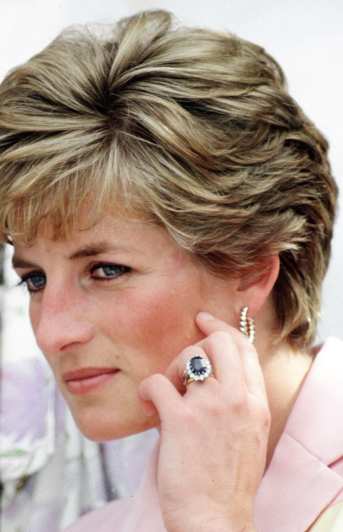 Diana pictured wearing the ring in 1991. Photo / Getty