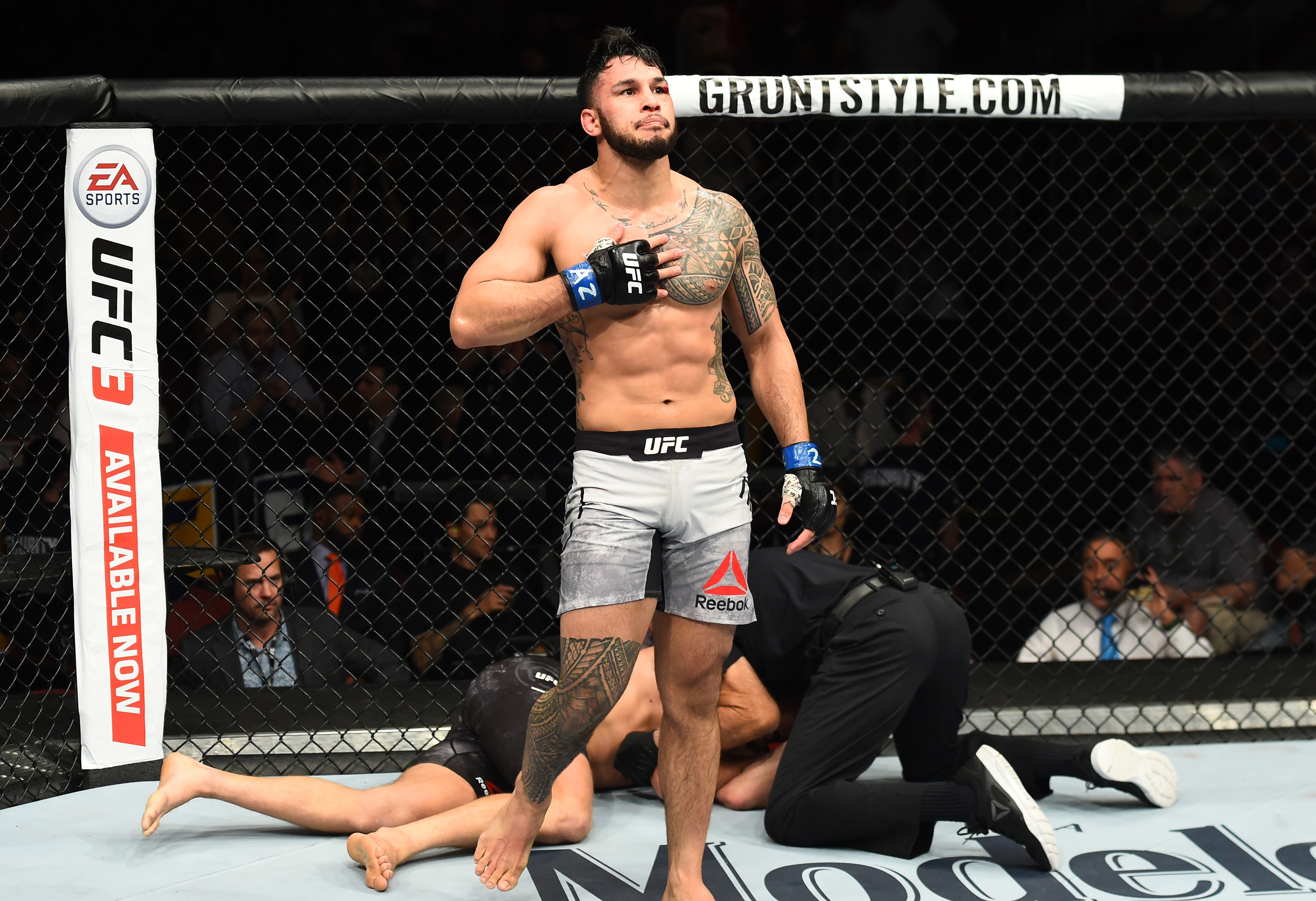 Brad Tavares: Israel Adesanya 'Trying to Convince Himself' or