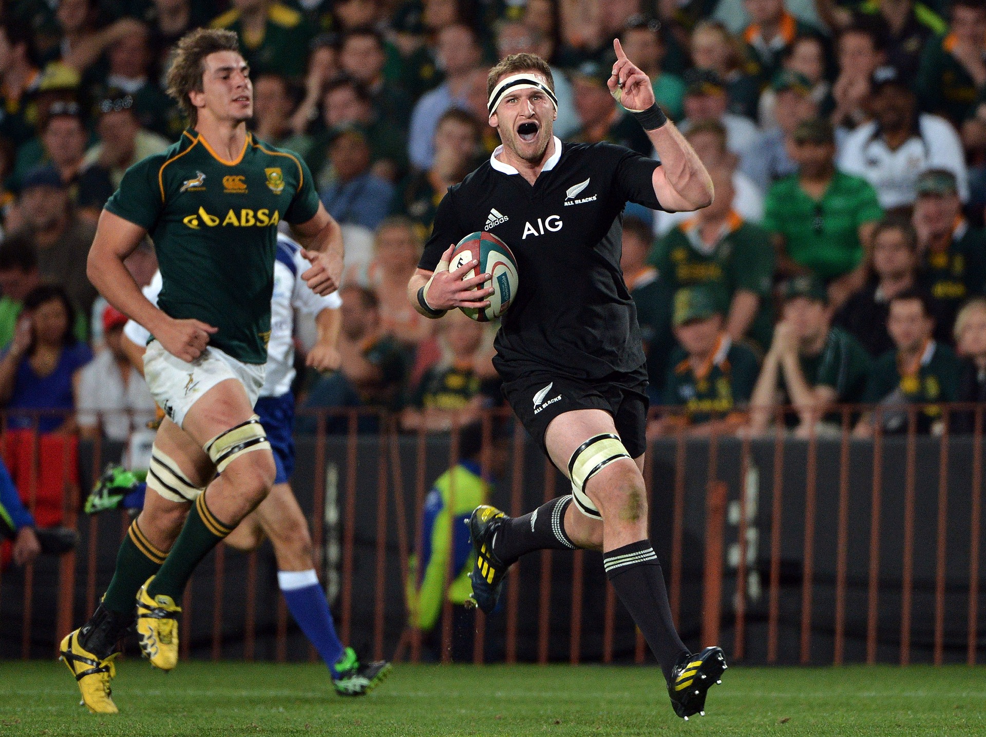 Kieran Read runs in a try for the All Blacks at Ellis Park. Photo / Photosport