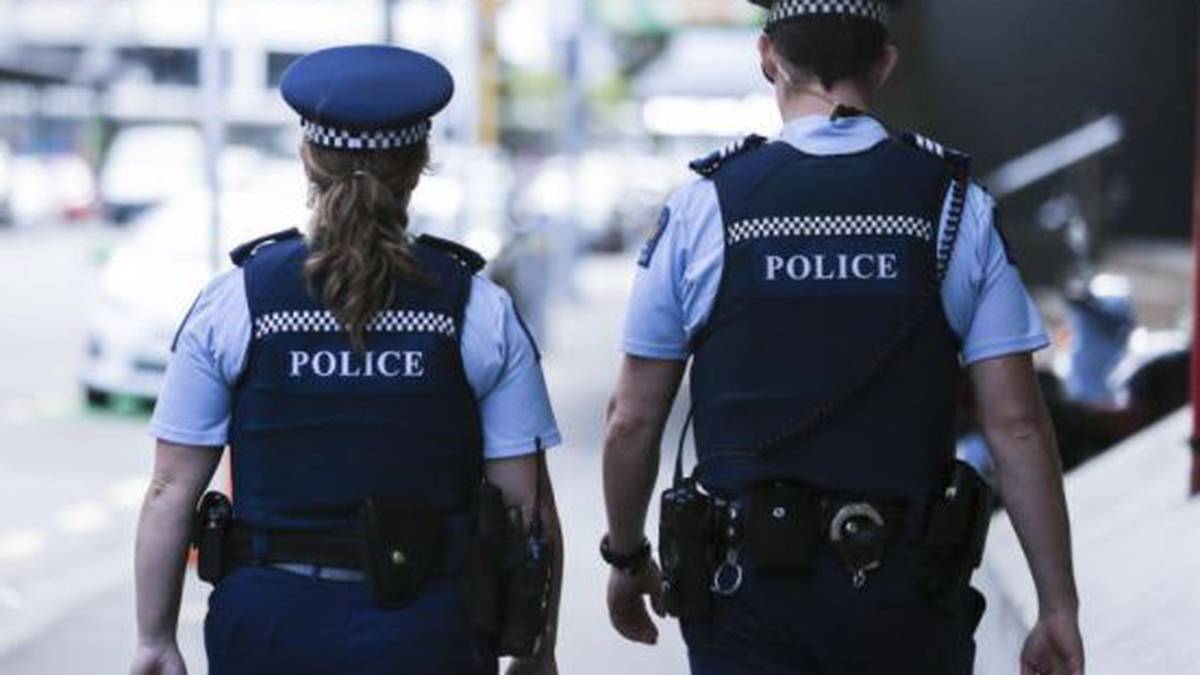 The officer claims staff are unsafe on shifts and victims' calls for help either face long waits or fall completely by the wayside. 