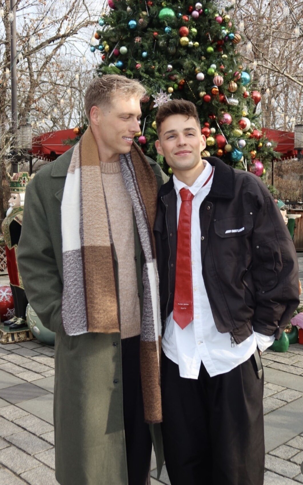 Oliver Tyack and Kennedy Anderson in New York last Christmas. 