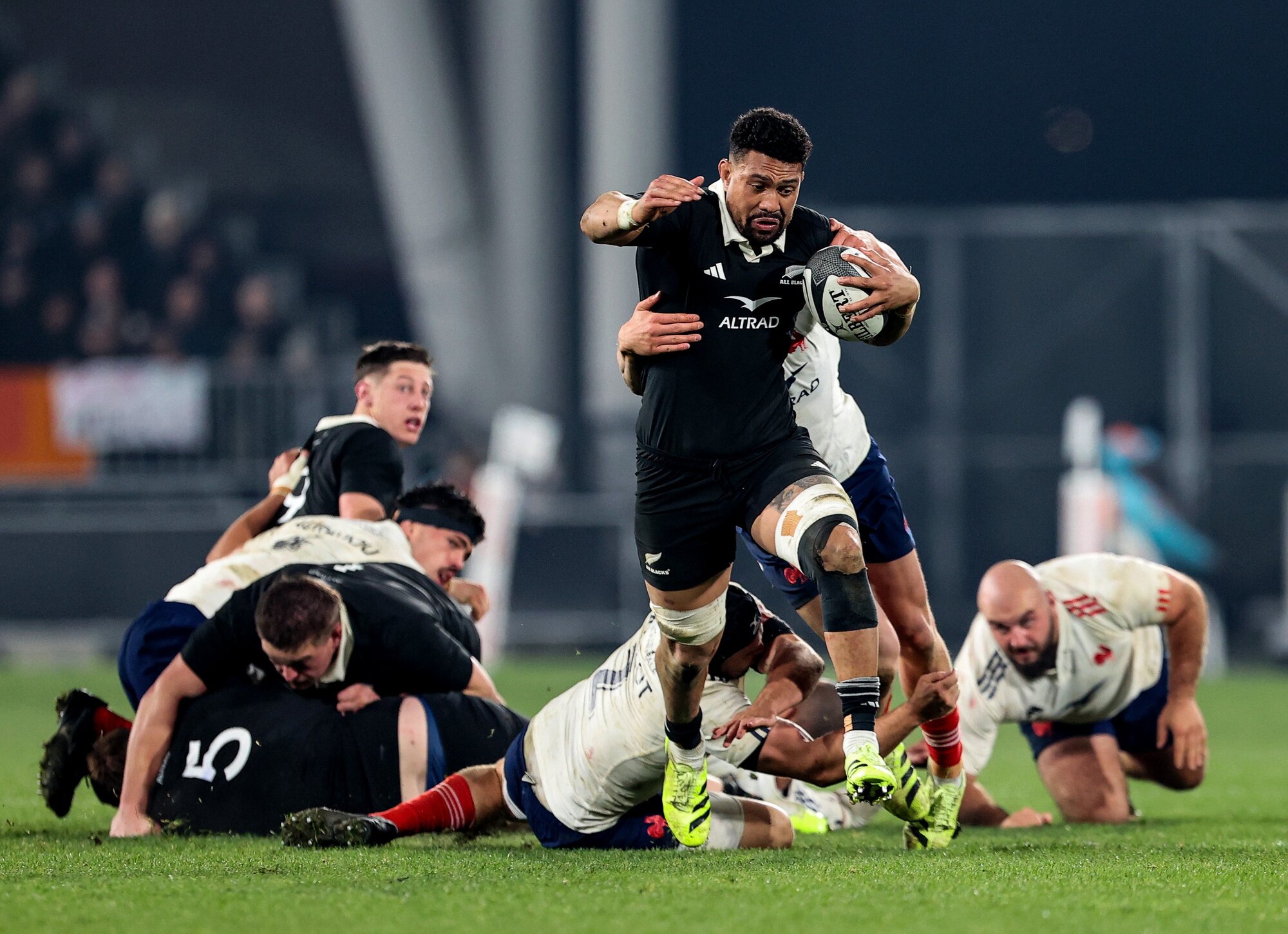 Ardie Savea makes a break against France. Photo / Photosport