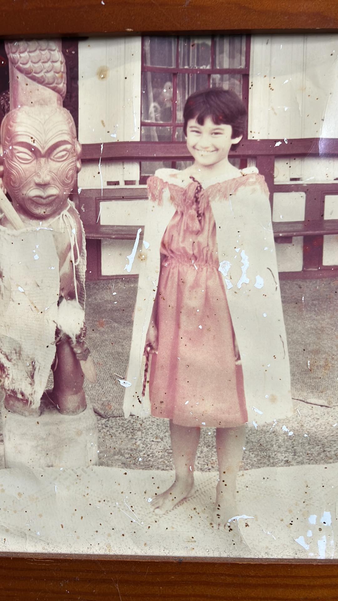 Nevine Waireti Metekingi photographed at Pūtiki Marae, 1984.