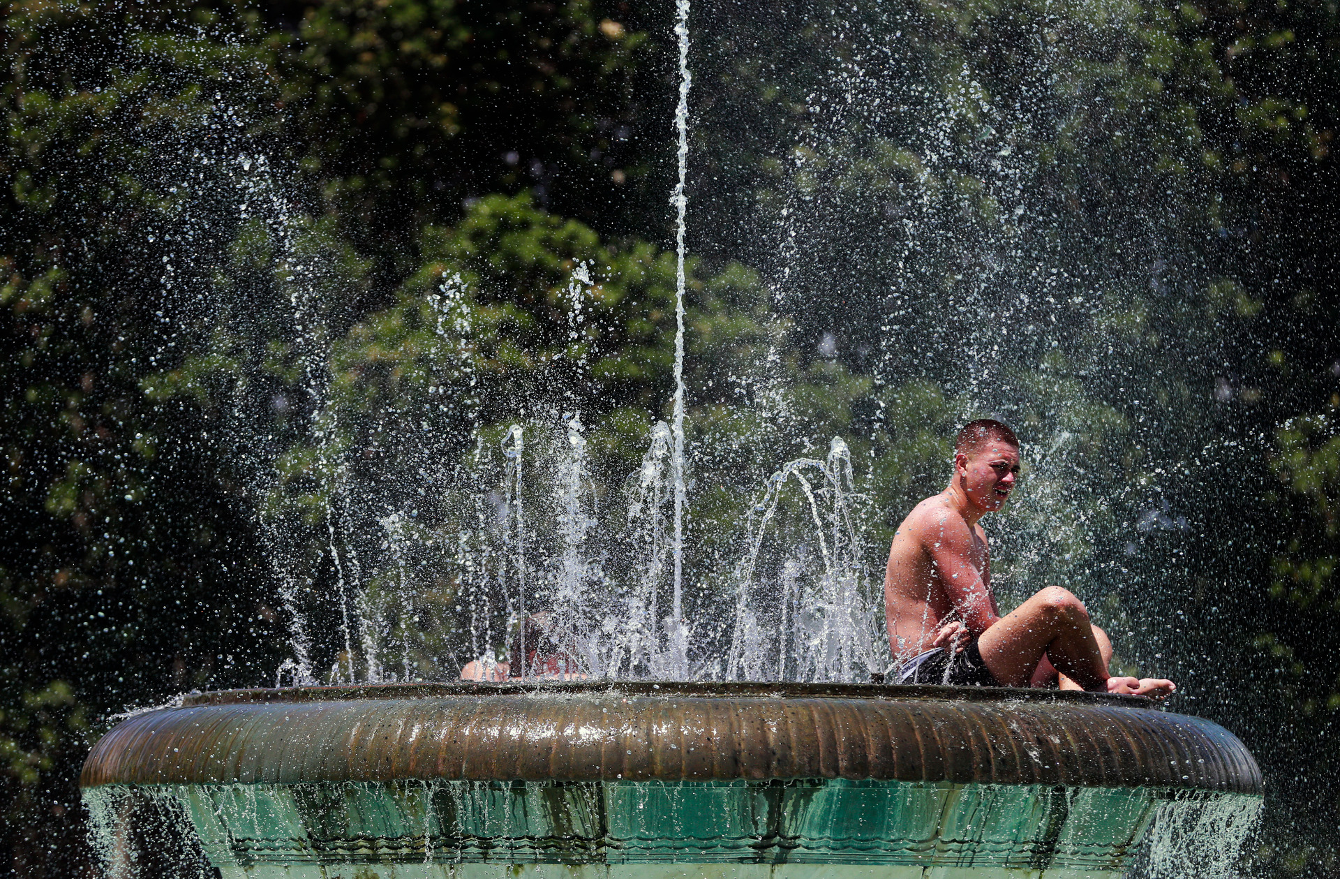 If global emissions continue to increase, by 2090, warm days - where the maximum temperature is 25C or higher - are projected to occur four times as often in Auckland. Photo / Alex Burton
