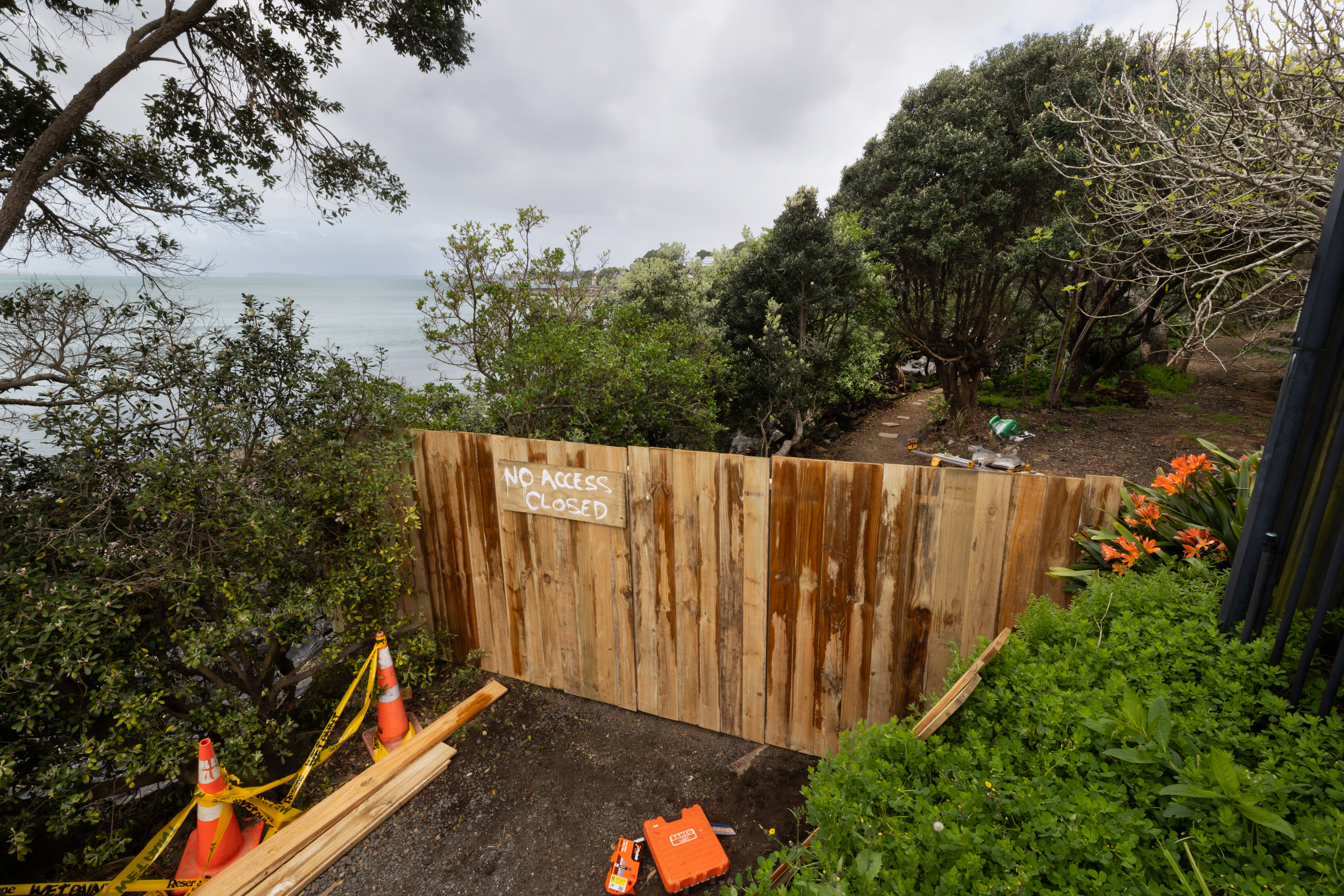 A fence has been built blocking the Takapuna Milford coastal walkway, due to a heritage dispute with Auckland council. Photo / Brett Phibbs